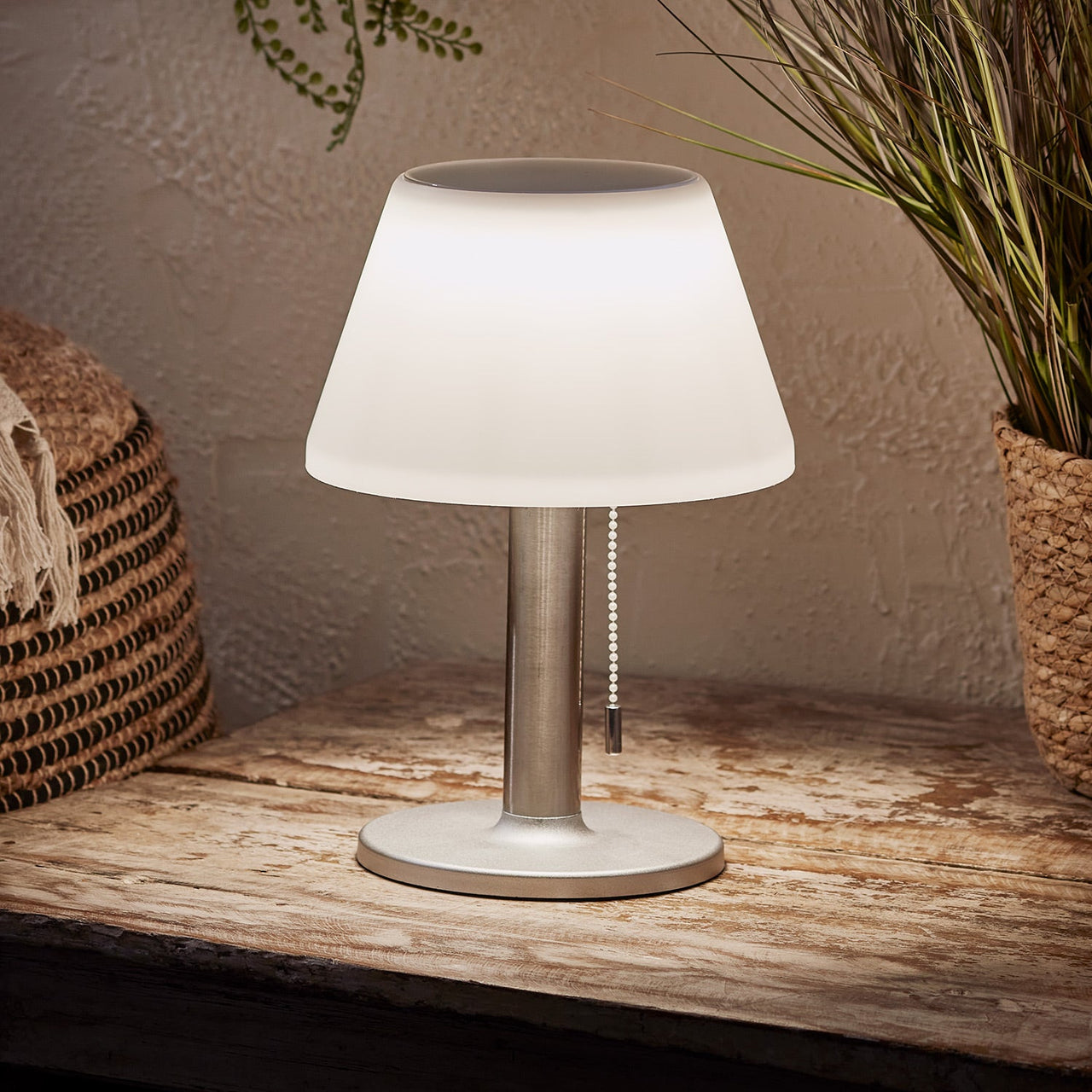 897400_Outdoor-Table-Lamp-Solar-Light-Night.jpg