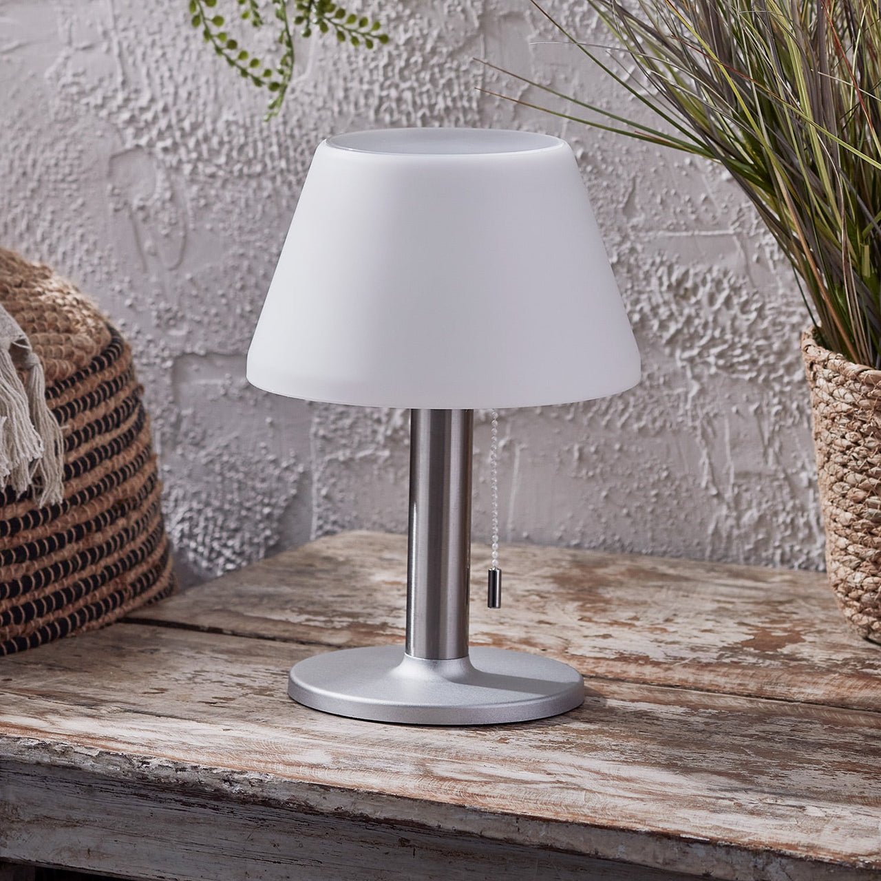897400_Outdoor-Table-Lamp-Solar-Light-Switched-Off.jpg