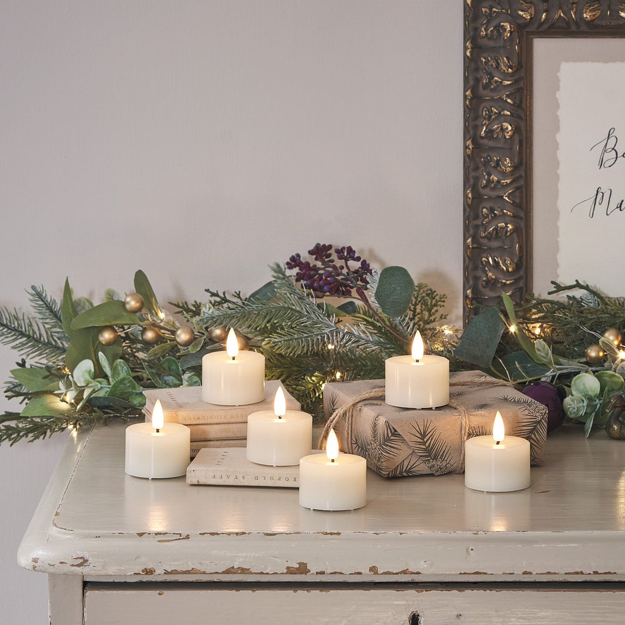 AU19001_TruGlow-Tea-Lights-On-Festive-Mantelpiece_cc25df93-a408-42c7-ad16-b7410e591b14.jpg