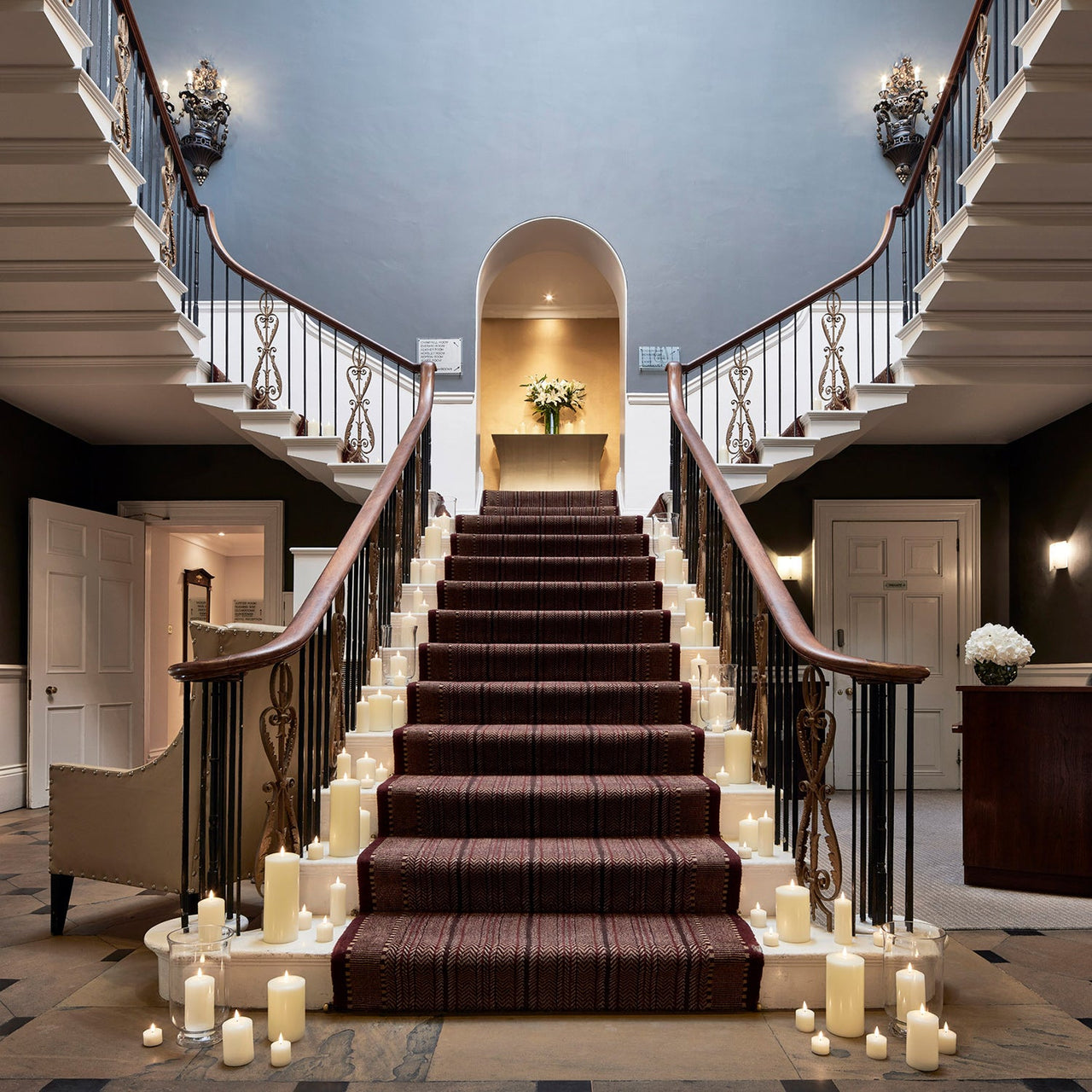 AU19001_True-Glow-Tea-Lights-Stairs_P4_58287b7e-3209-4dad-95ab-1e12ff6d39f5.jpg