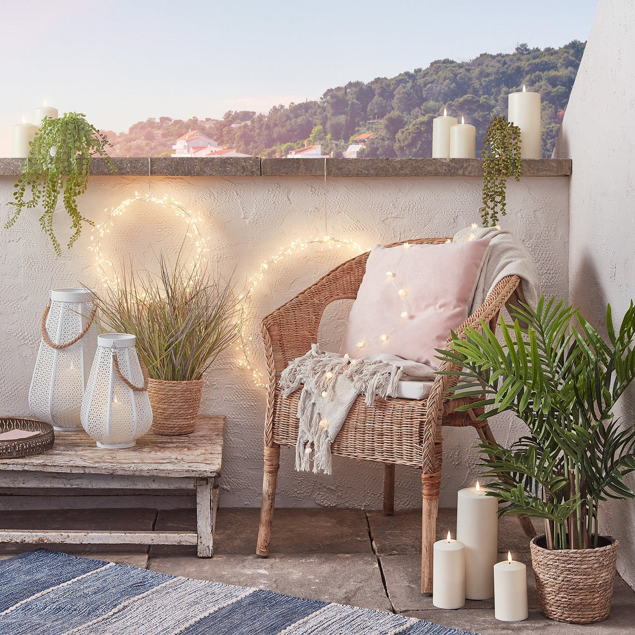 Balcony-Retreat-Outdoor-Lights_4_fc5ecbe4-48d6-4334-8699-5d3216cf8f60.jpg