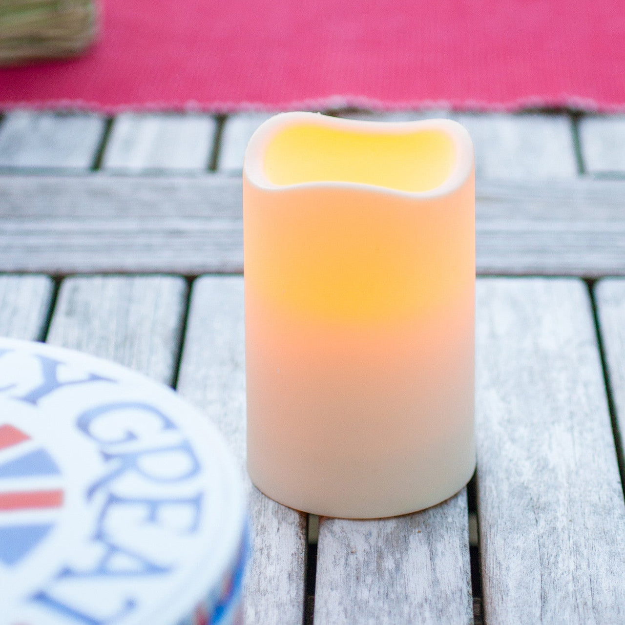 CA13501_Small-Outdoor-Battery-Operated-LED-Flickering-Candle_P1.jpg
