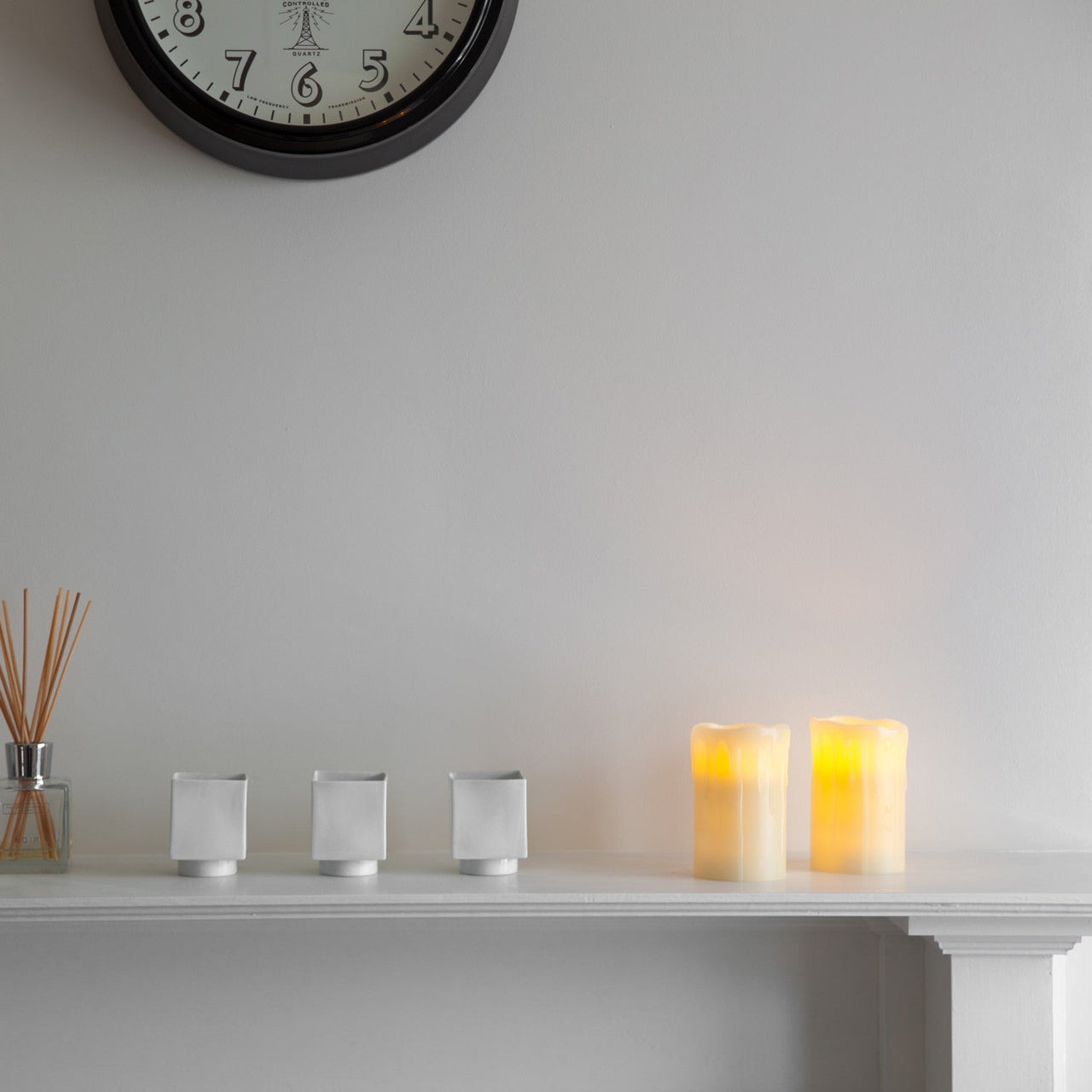 CA13854T_Battery-Dripping-Wax-LED-Pillar-Candles-Home_P4.jpg