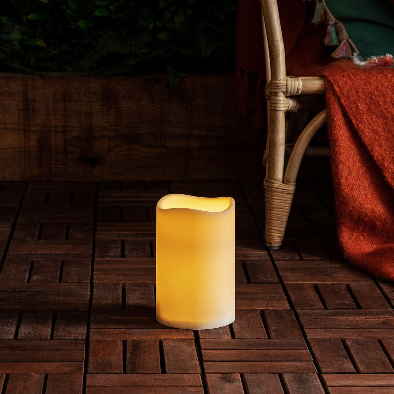 CA16001_small-ivory-outdoor-battery-pillar-candle-wooden-decking_P2.jpg