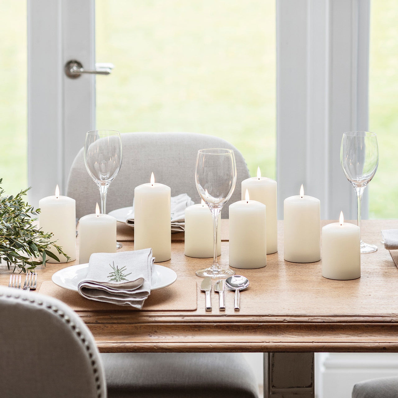 CA18013_3-Flickering-LED-Pillar-Candles-Realistic-Table_P3.jpg