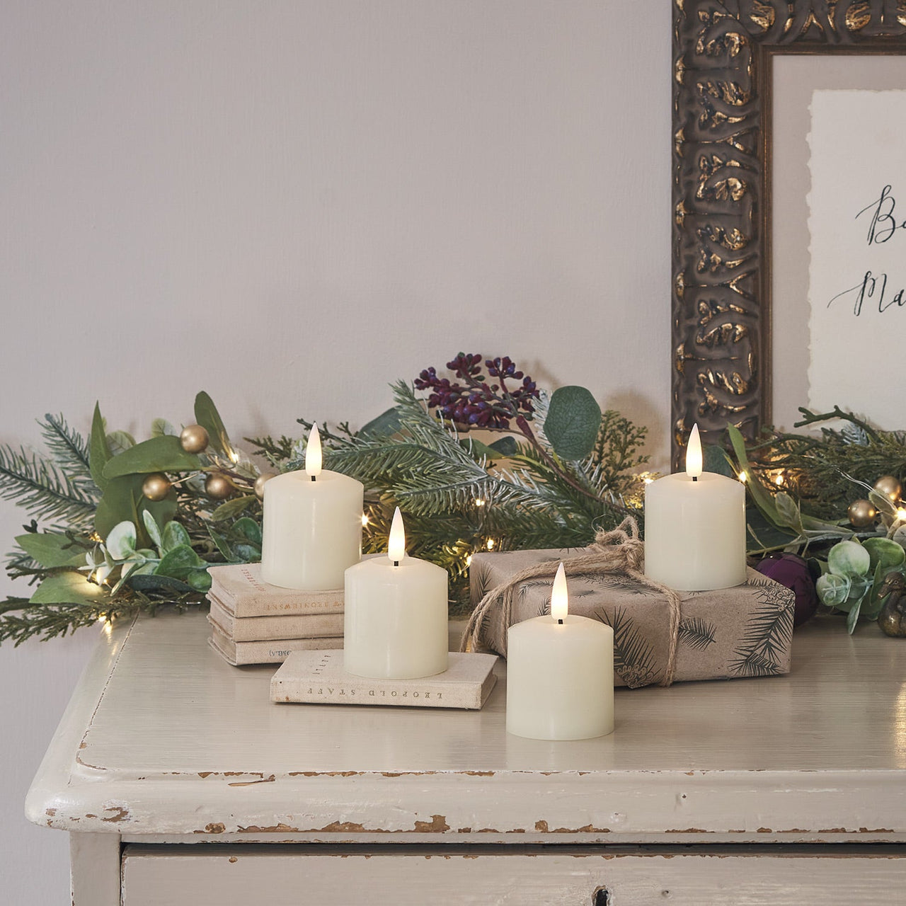 CA19005_4-TruGlow-LED-Votive-Candles-Christmas.jpg
