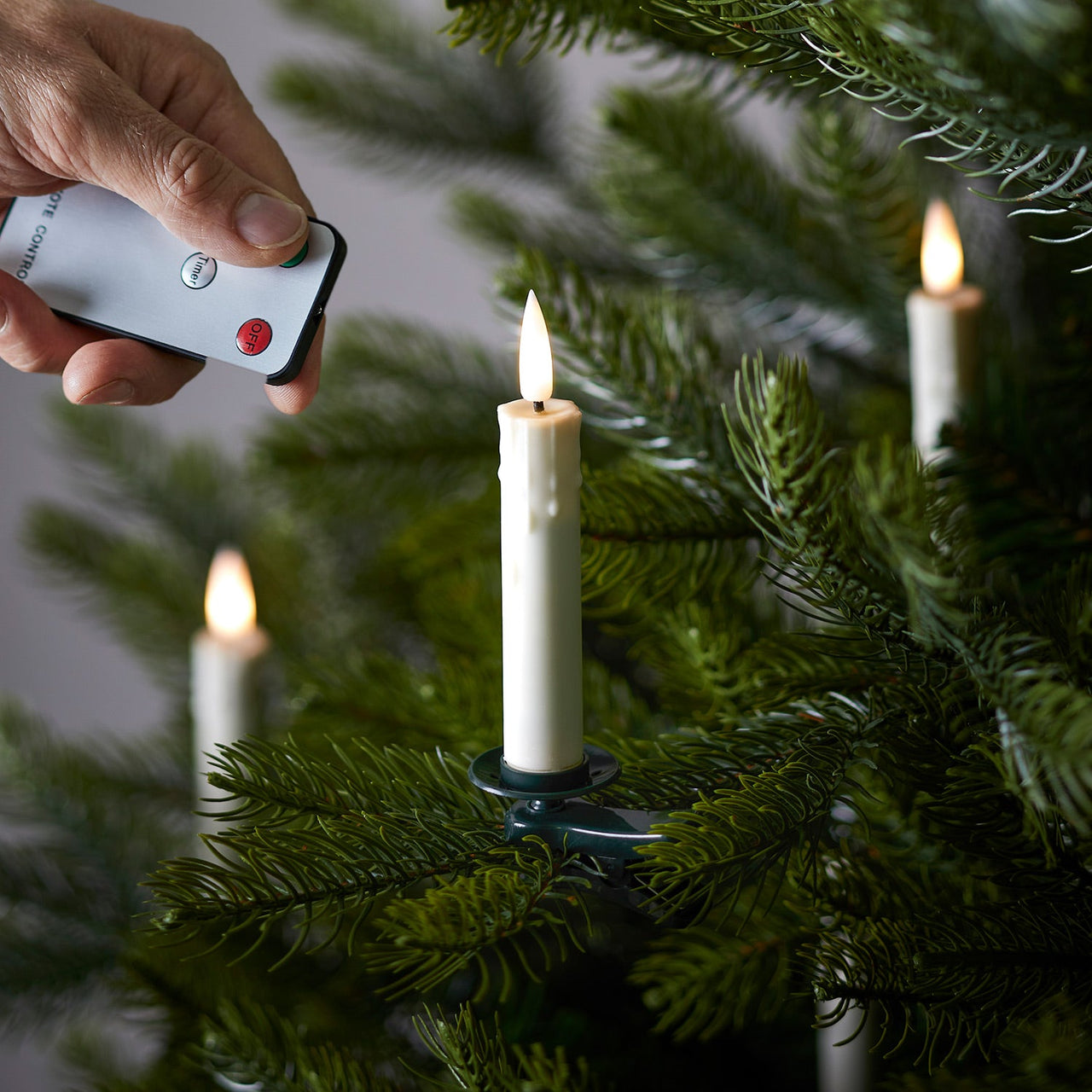 CA20026RC_1_Christmas-Tree-Ivory-LED-Candle-Light-Clips-Remote-Control.jpg