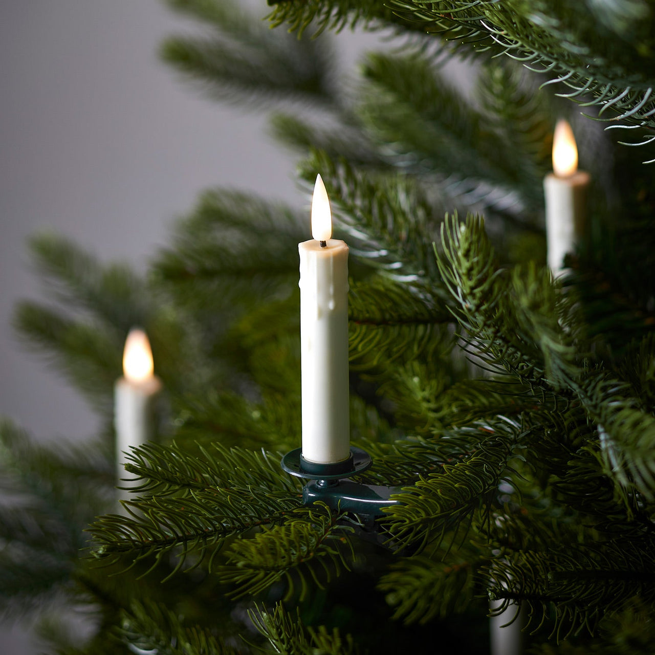 CA20026RC_2_Christmas-Tree-Ivory-LED-Candle-Light-Clips.jpg