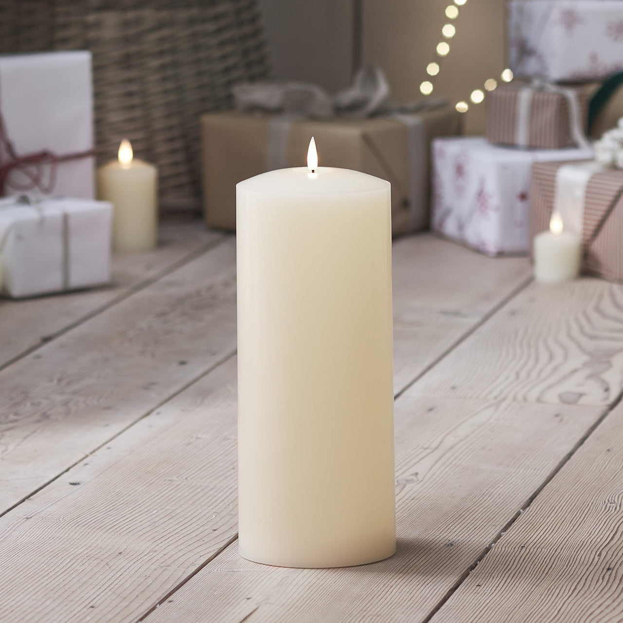 CA20038_TruGlow-Chapel-Candle-Christmas.jpg