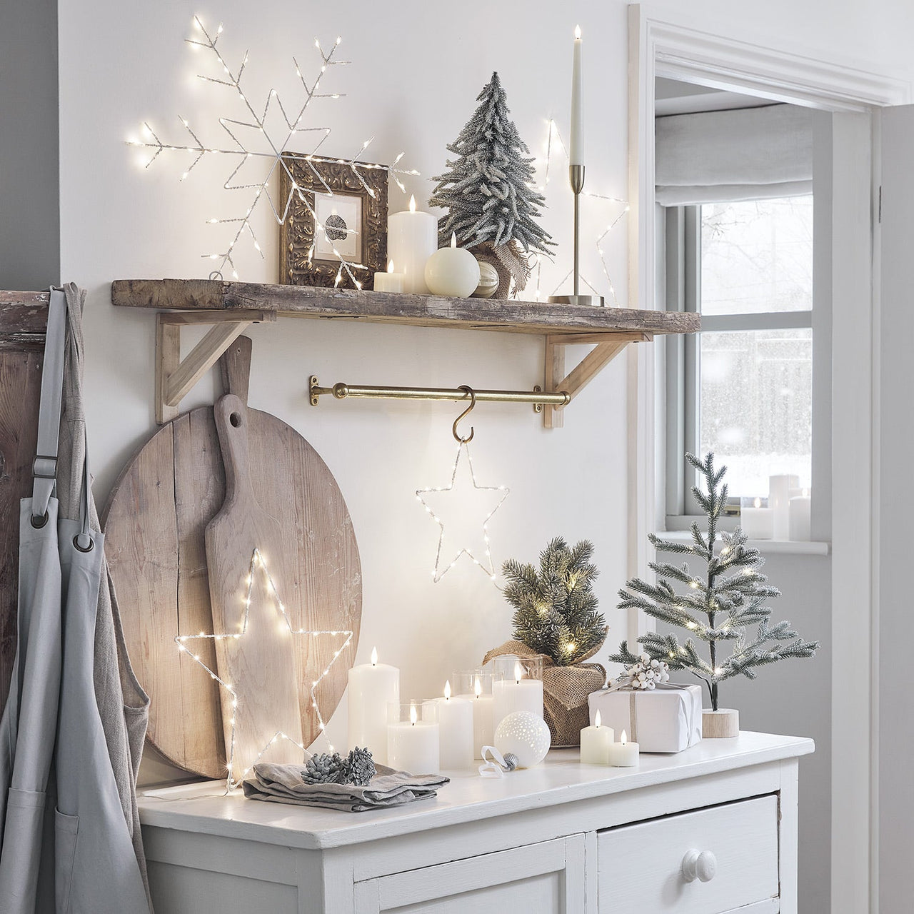 Christmas-Kitchen-Setting_2_6d224944-d4b8-4a46-93ce-8497f77bf051.jpg