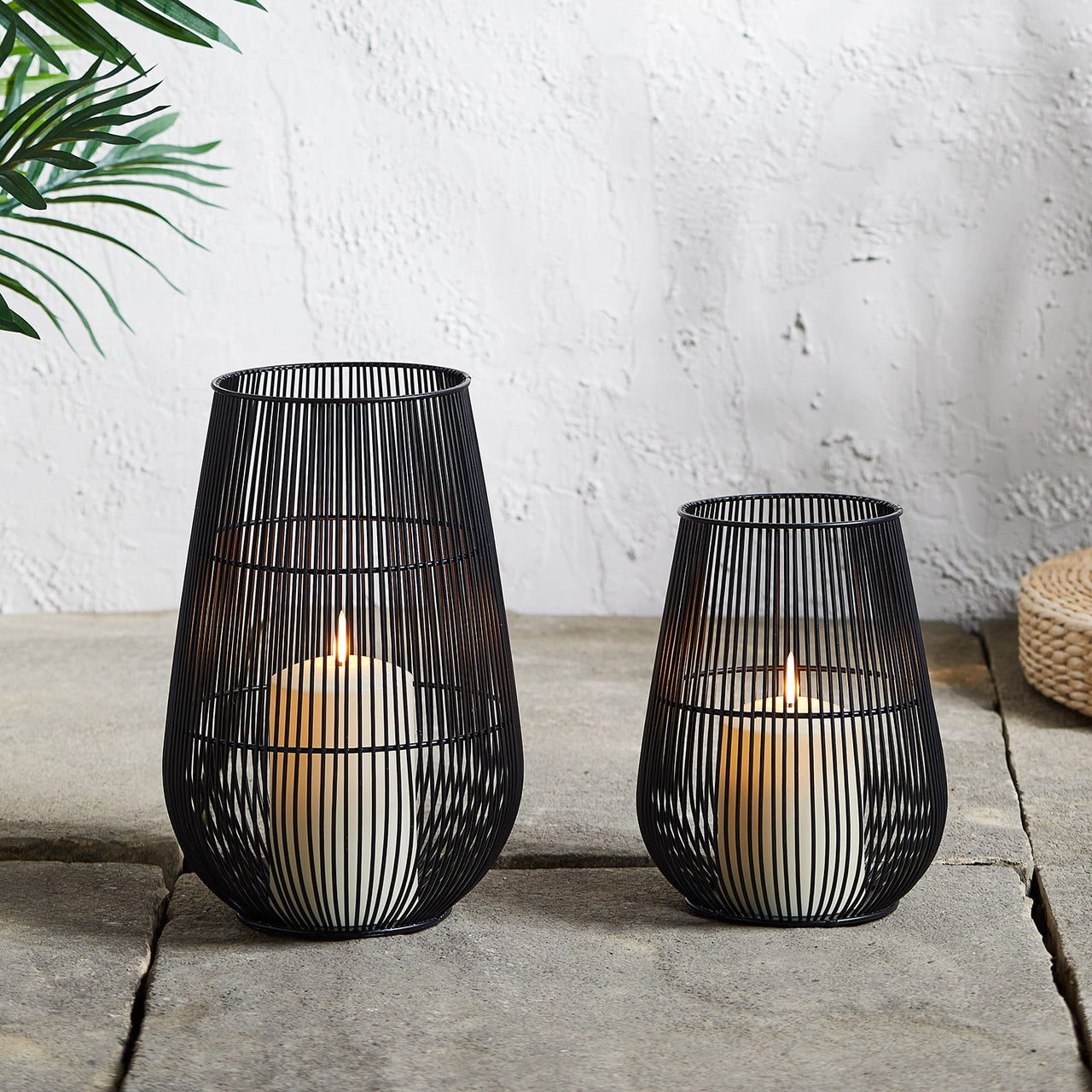 D-LA2101011_Melbourne-Garden-Lantern-Duo-Patio-Illuminated.jpg
