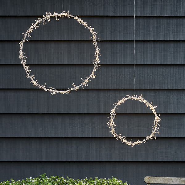 D-PL2202021_Starburst-Wreath-Outdoor-Light-Duo-Day_600x600_6d4910a6-1900-4fc5-91a3-4f992c77f29d.jpg
