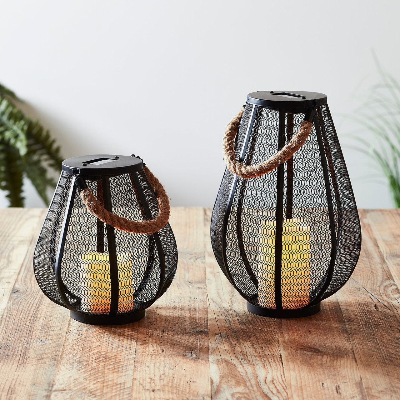 D-SL190034_Mesh-LED-Solar-Lantern-Duo-Bundle.jpg