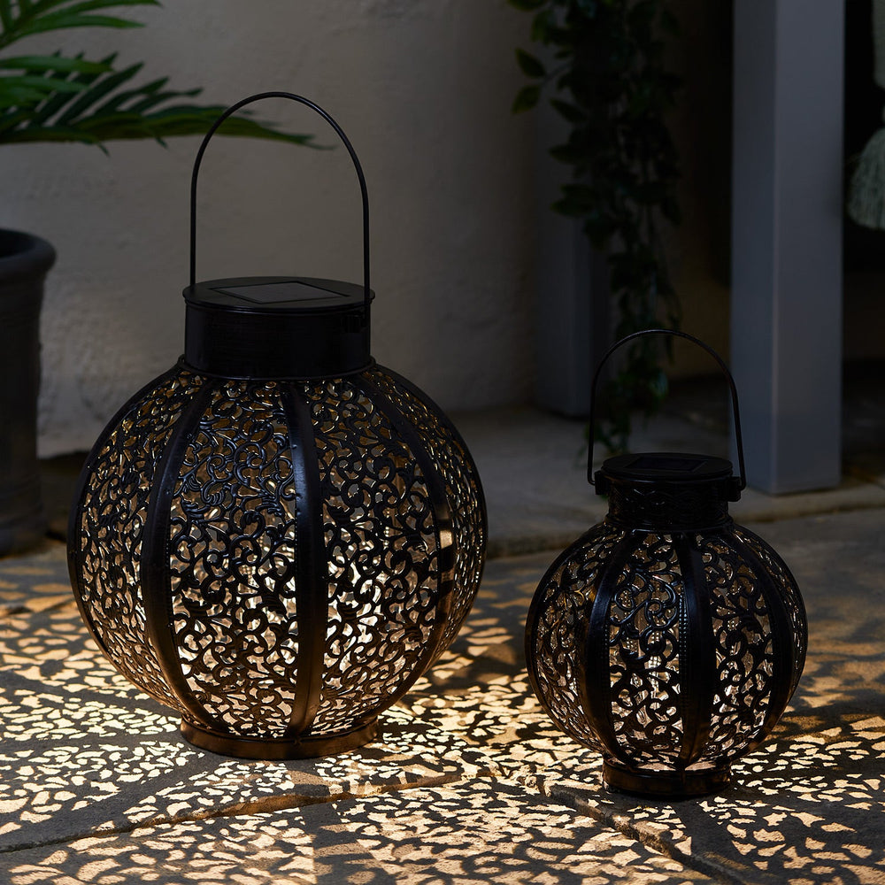 D-SL210056_Casablanca-Moroccan-Solar-Lantern-Duo-Illuminated-Patio_2.jpg