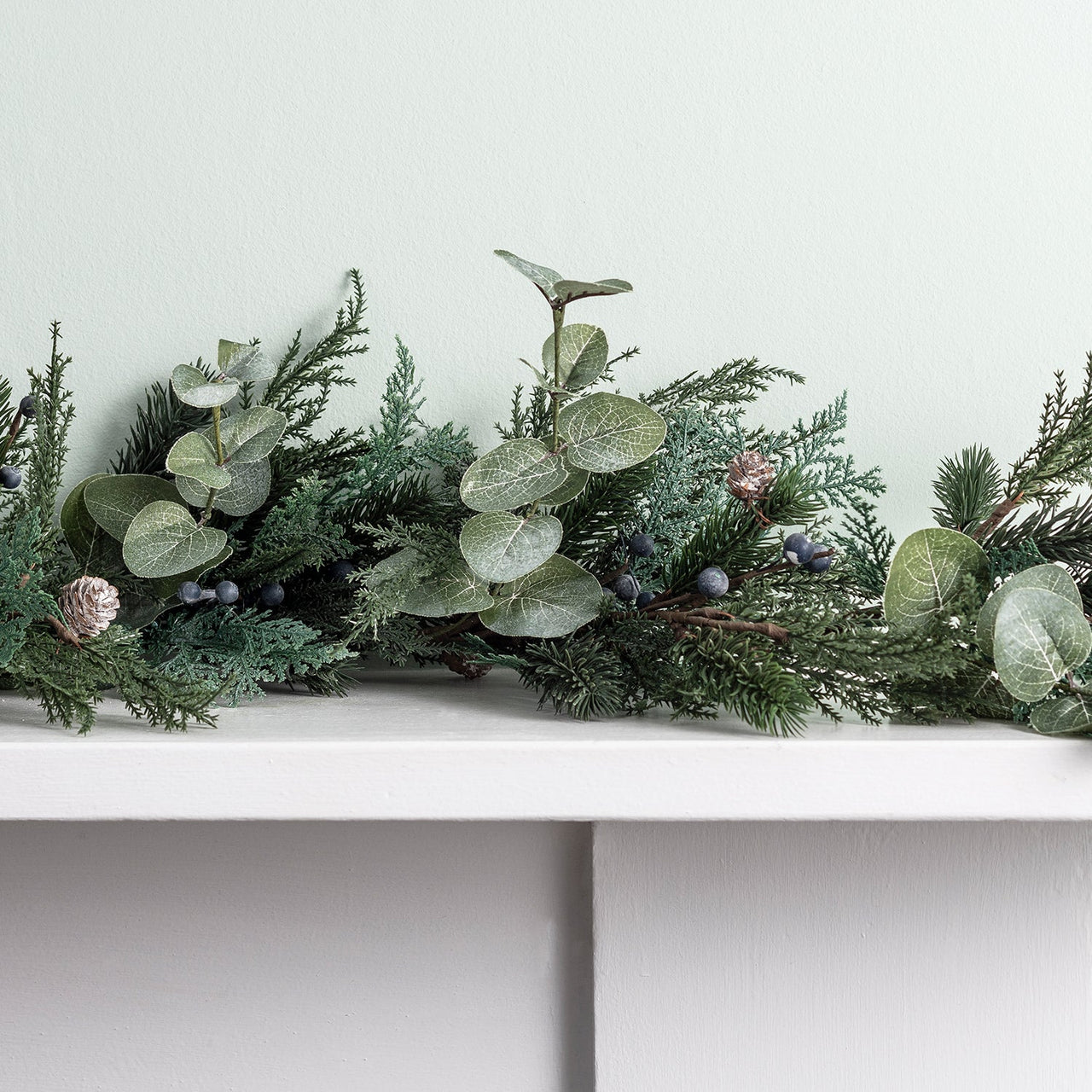 D-WRGA1901_Berry-Pinecone-Garland-Bundle_P3.jpg