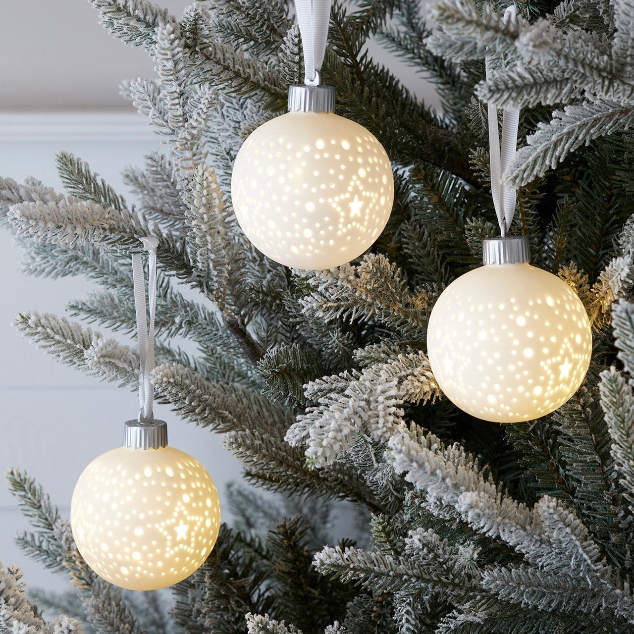 D3-LL20055-LED-Ceramic-Bauble-Tree-Decoration_a5435c30-d561-4b3f-b946-d66d779eec86.jpg