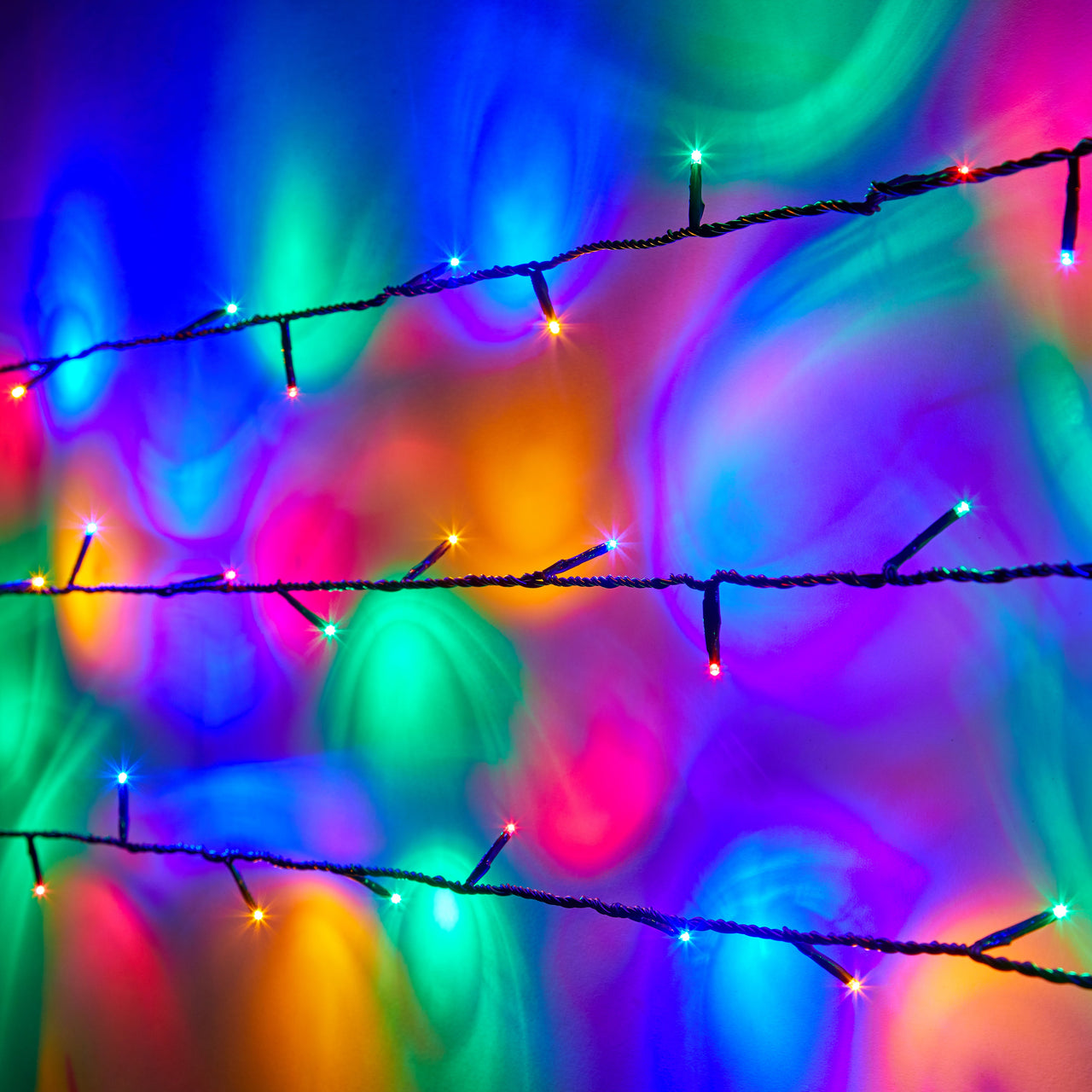 EL100MG_100-Multicoloured-LEDs-on-Green-Cable_P1_2c1c477f-df4e-4d11-872e-53e92761759c.jpg