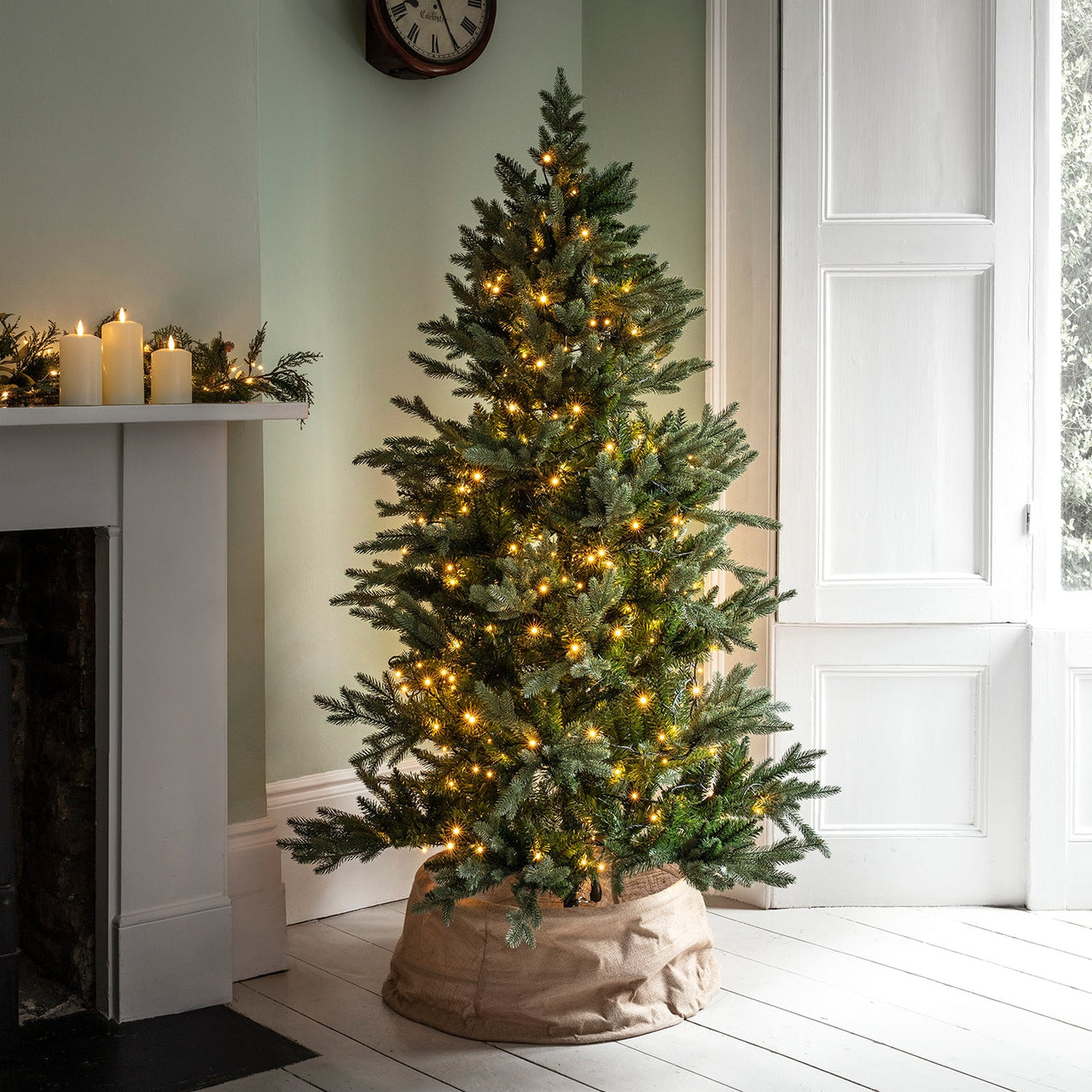 EL100YWG_Basic-range-white-fairy-lights-Christmas-tree_0b253695-e093-4e26-b077-7512bb069f27.jpg