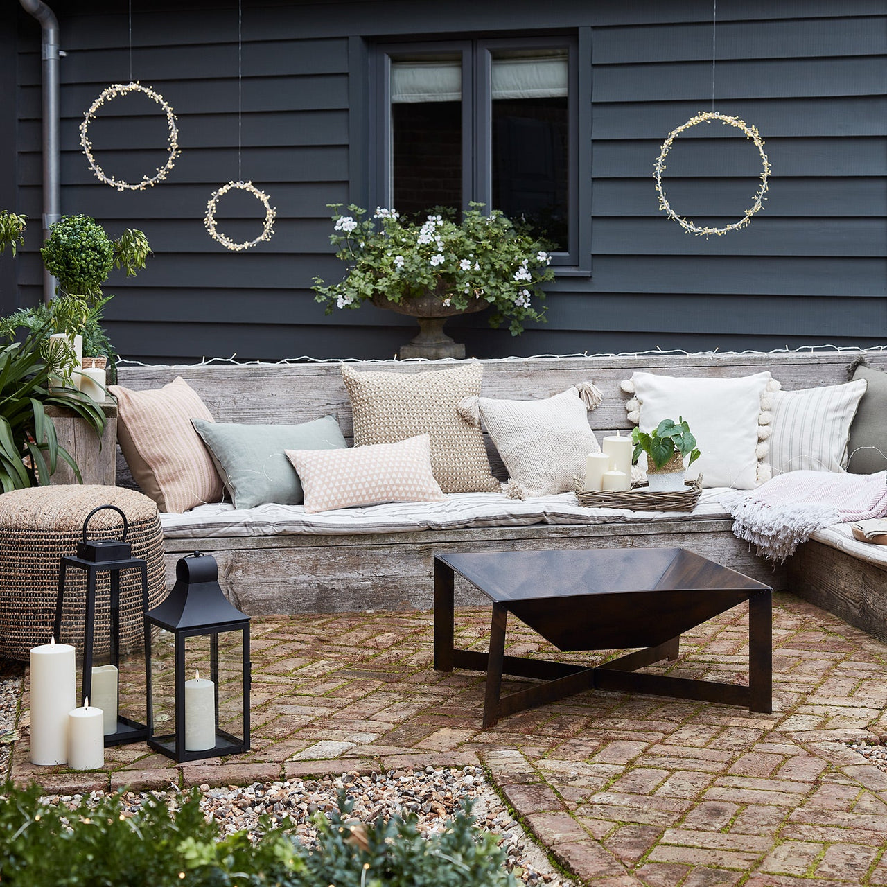 Large Starburst Wreath Outdoor Light