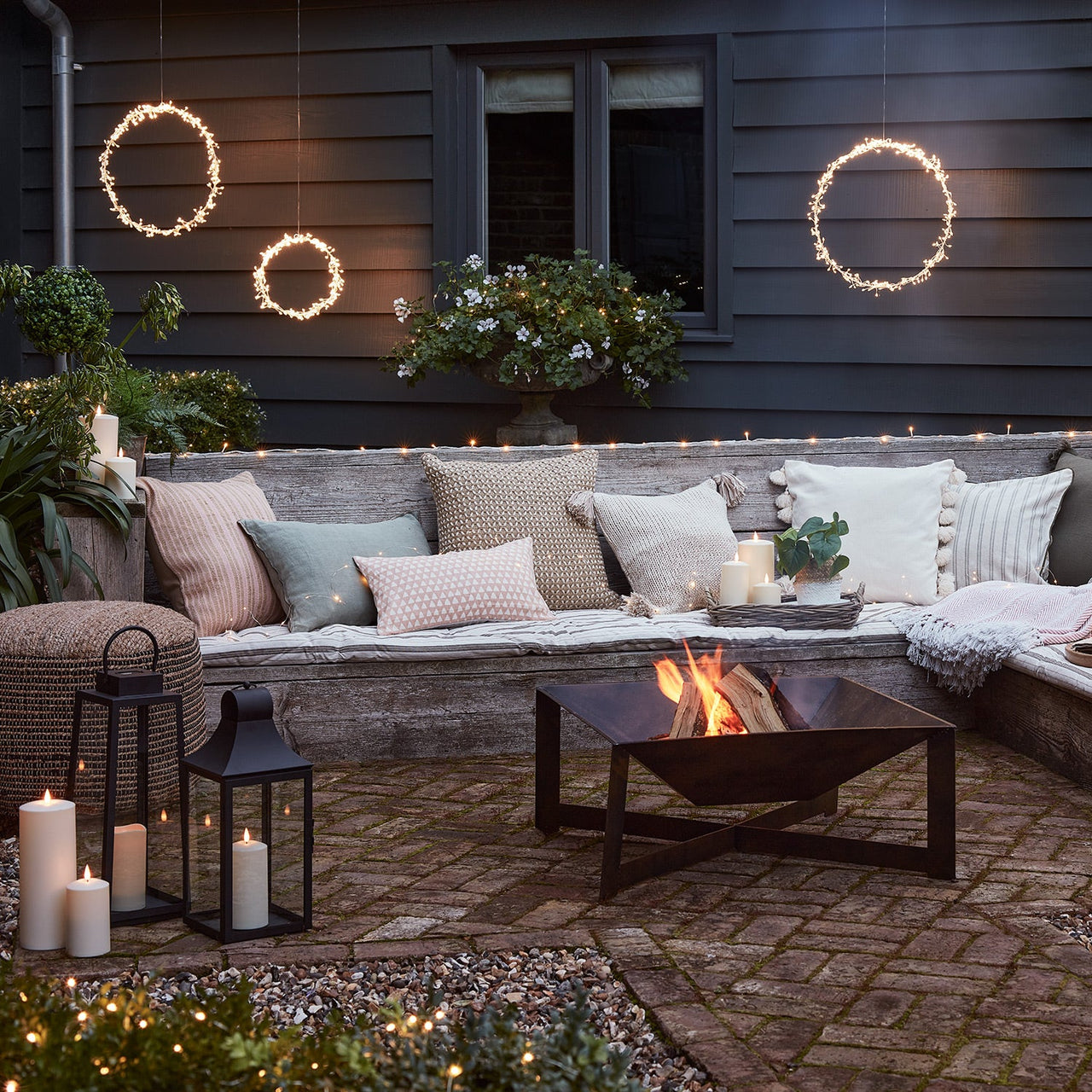 Firepit-Outdoor-Living_4_-Copy.jpg