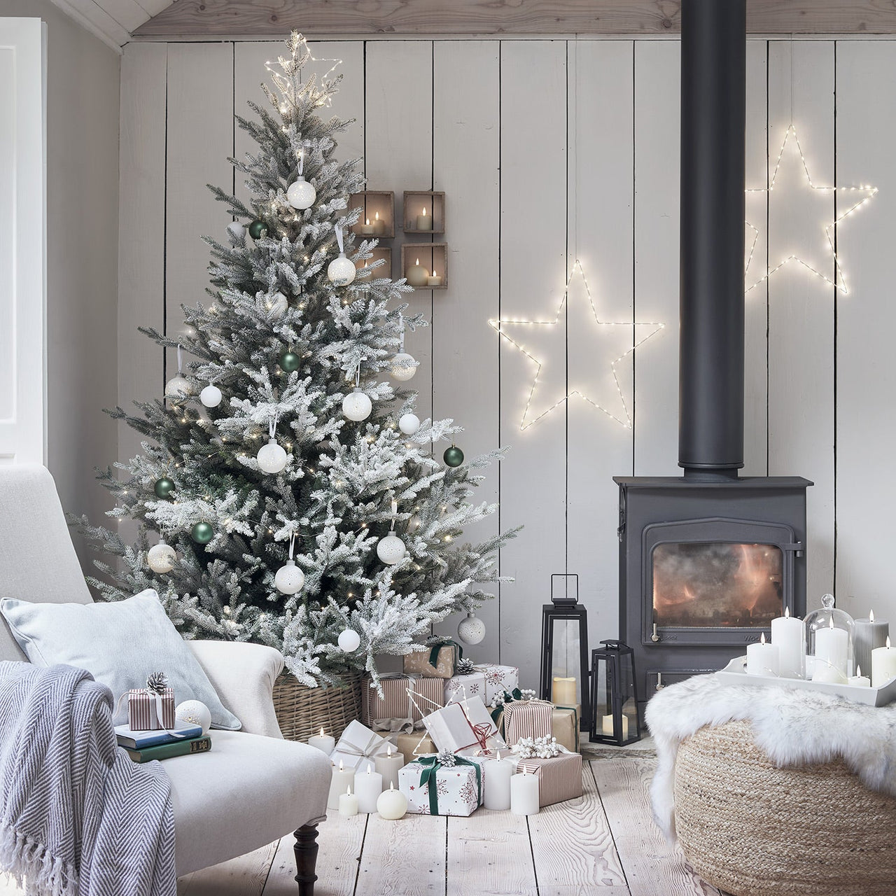 Frosted-Christmas-Living-Room_4.jpg