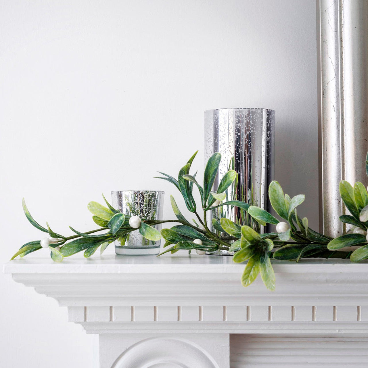 1.5m Mistletoe Artificial Christmas Garland