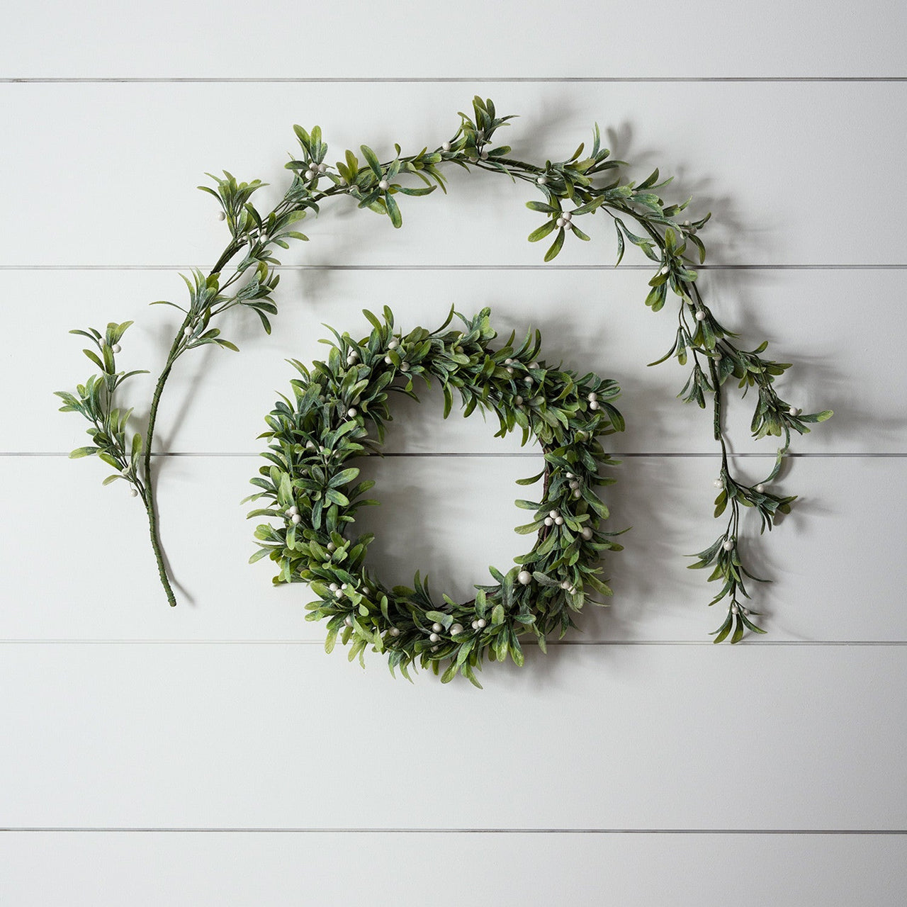 1.5m Mistletoe Artificial Christmas Garland