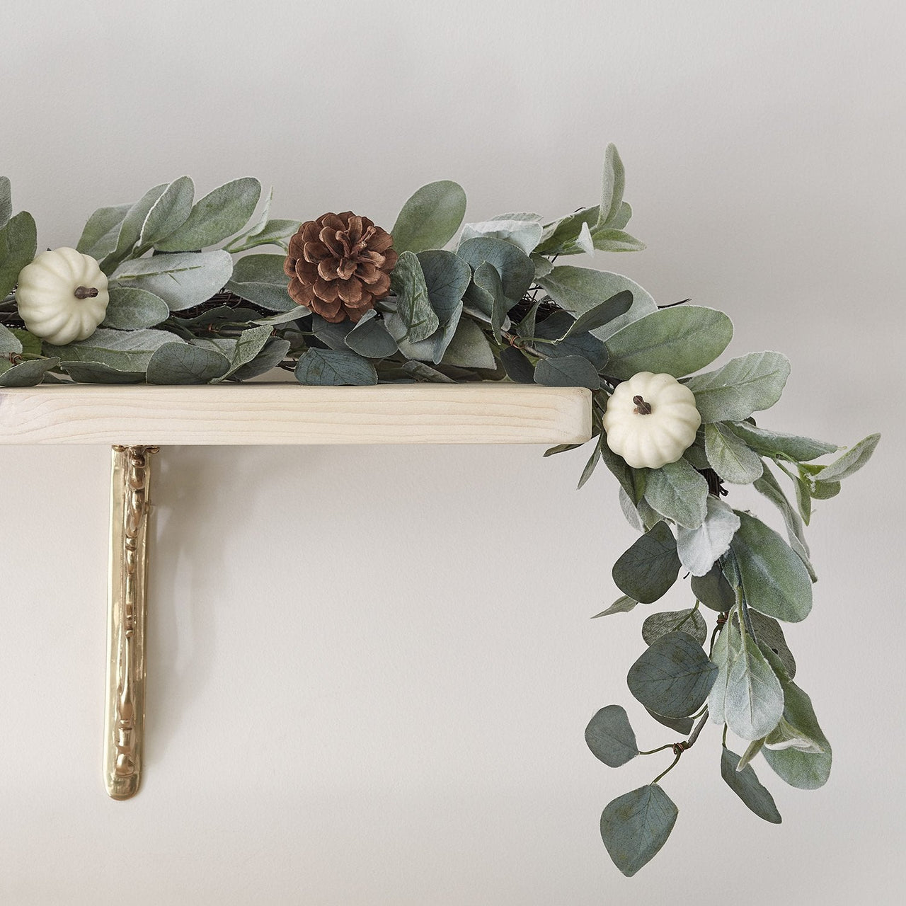 GA21004_1.5m-Pumpkin-Pinecone-Autumn-Garland-Wreath-Green-Eucalyptus-Shelf_2000x2000_940e1044-ab5c-4b0b-a4e5-c504d5aace01.jpg