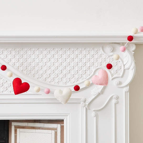 GA22001_1.5m-Felt-Heart-Garland-Valentine_s-Decoration_1_600x600_514a9842-7ddc-4bb9-afe0-85a8350f7e6d.jpg