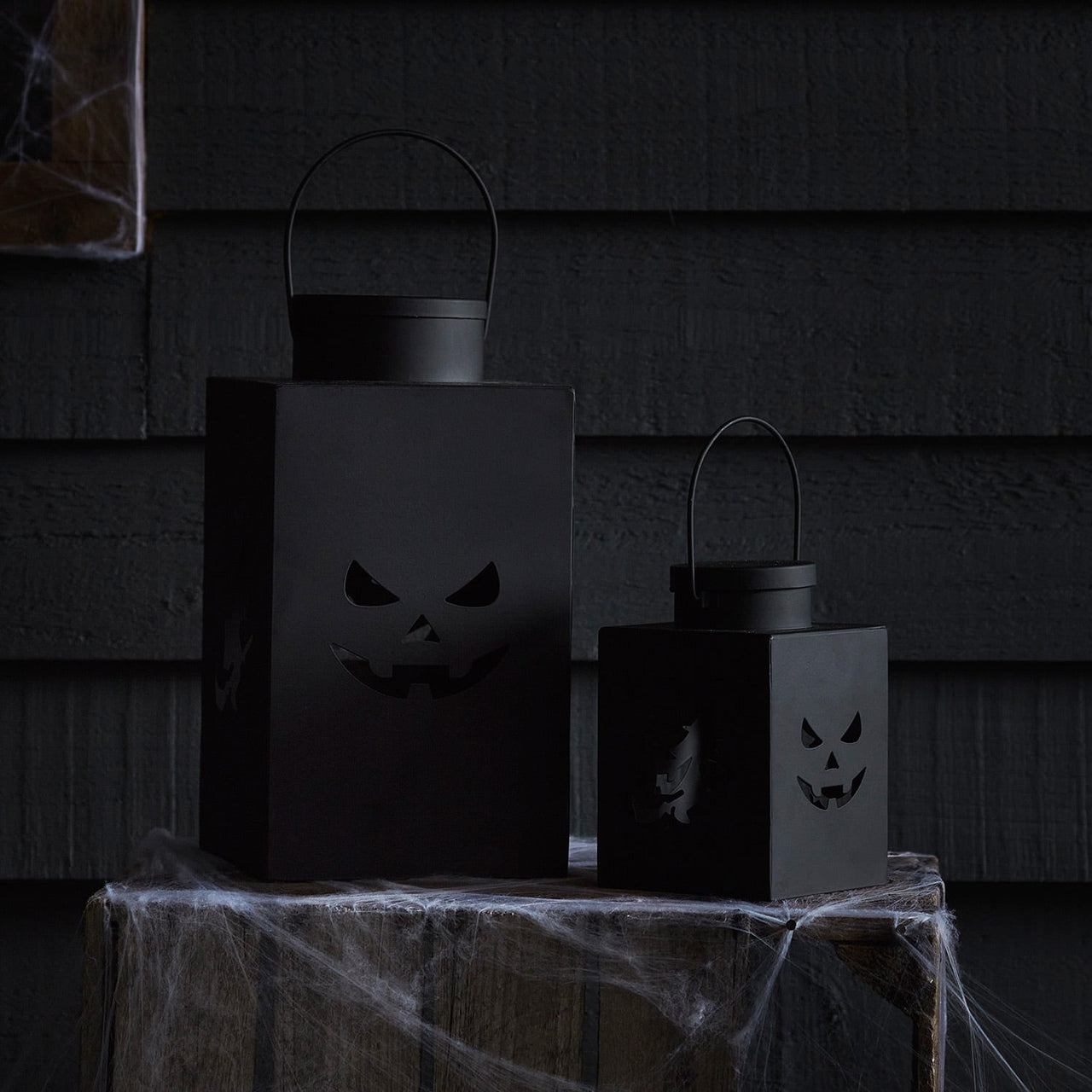HA22018_2Black-Metal-Outdoor-Halloween-Lanterns-Dark-Off.jpg