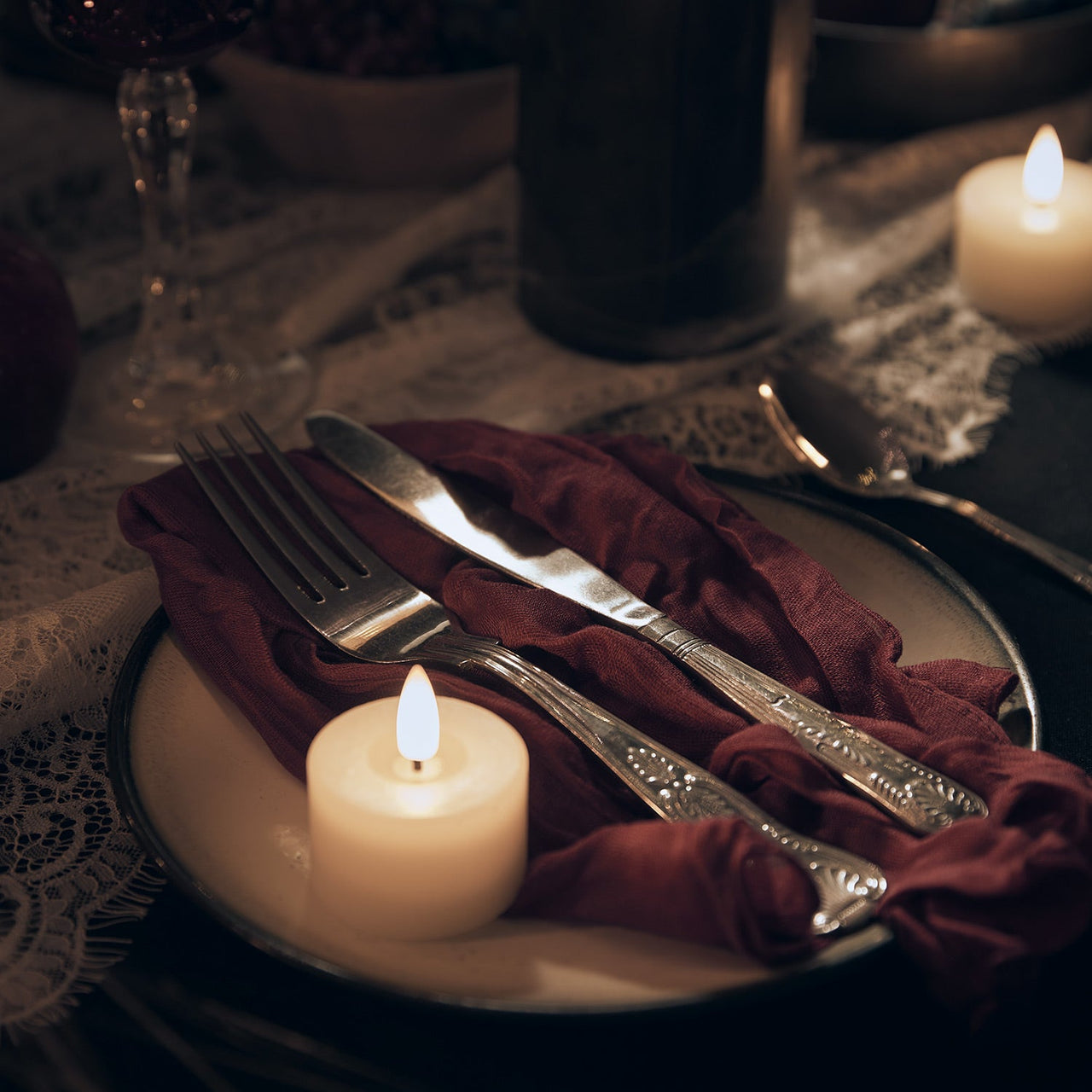 Halloween-Dining-Table-Close-Up_4.jpg