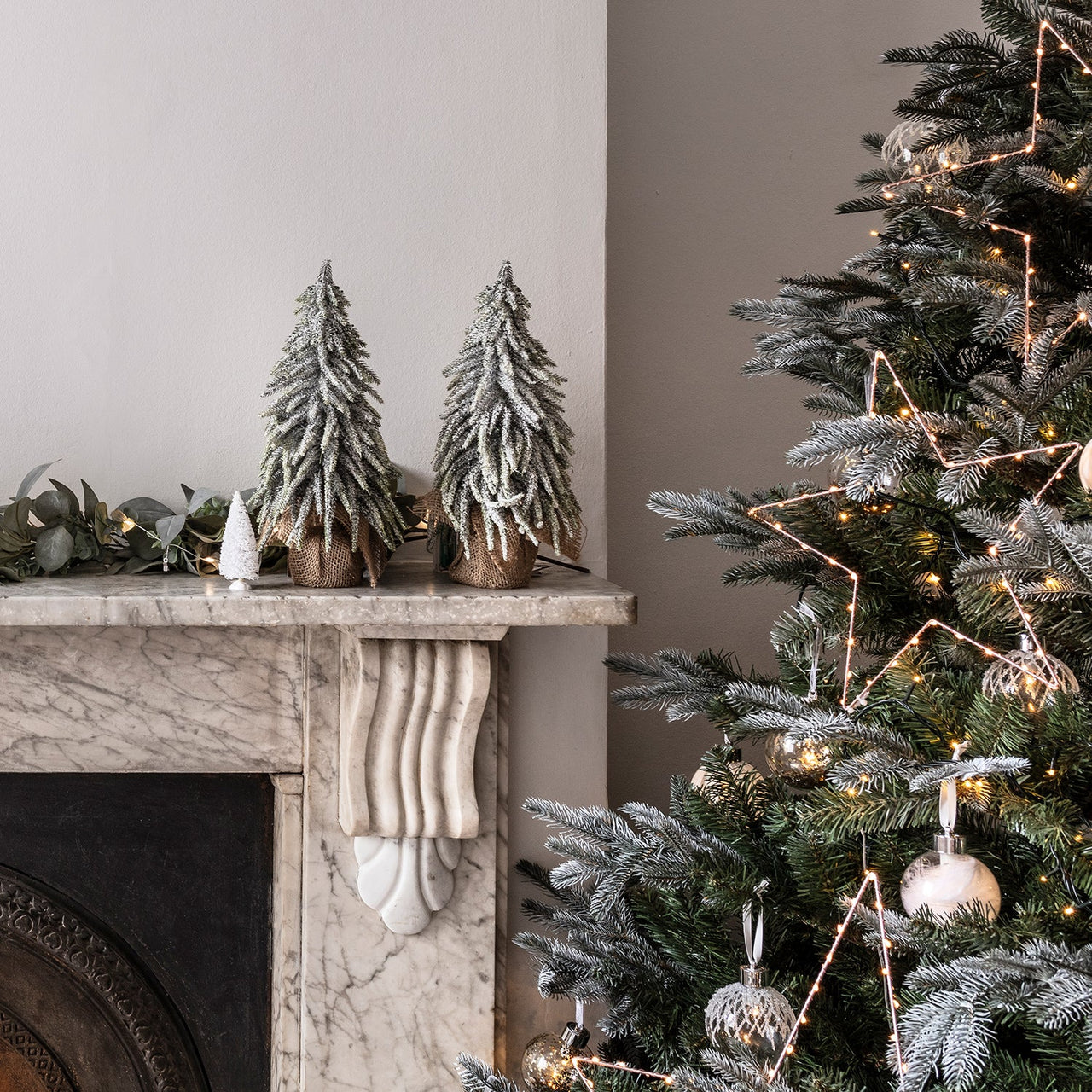 L4F19003_Mini-Snowy-Christmas-Tree-Mantelpiece_P3.jpg