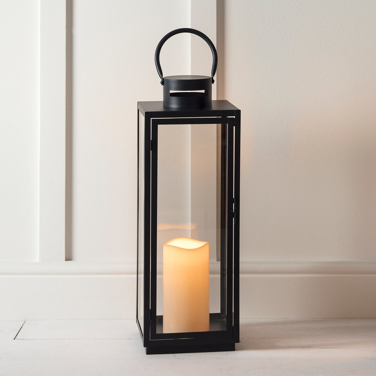 LA17001_Malvern-Black-Outdoor-LED-Candle-Lantern-Indoor-solo_P4.jpg