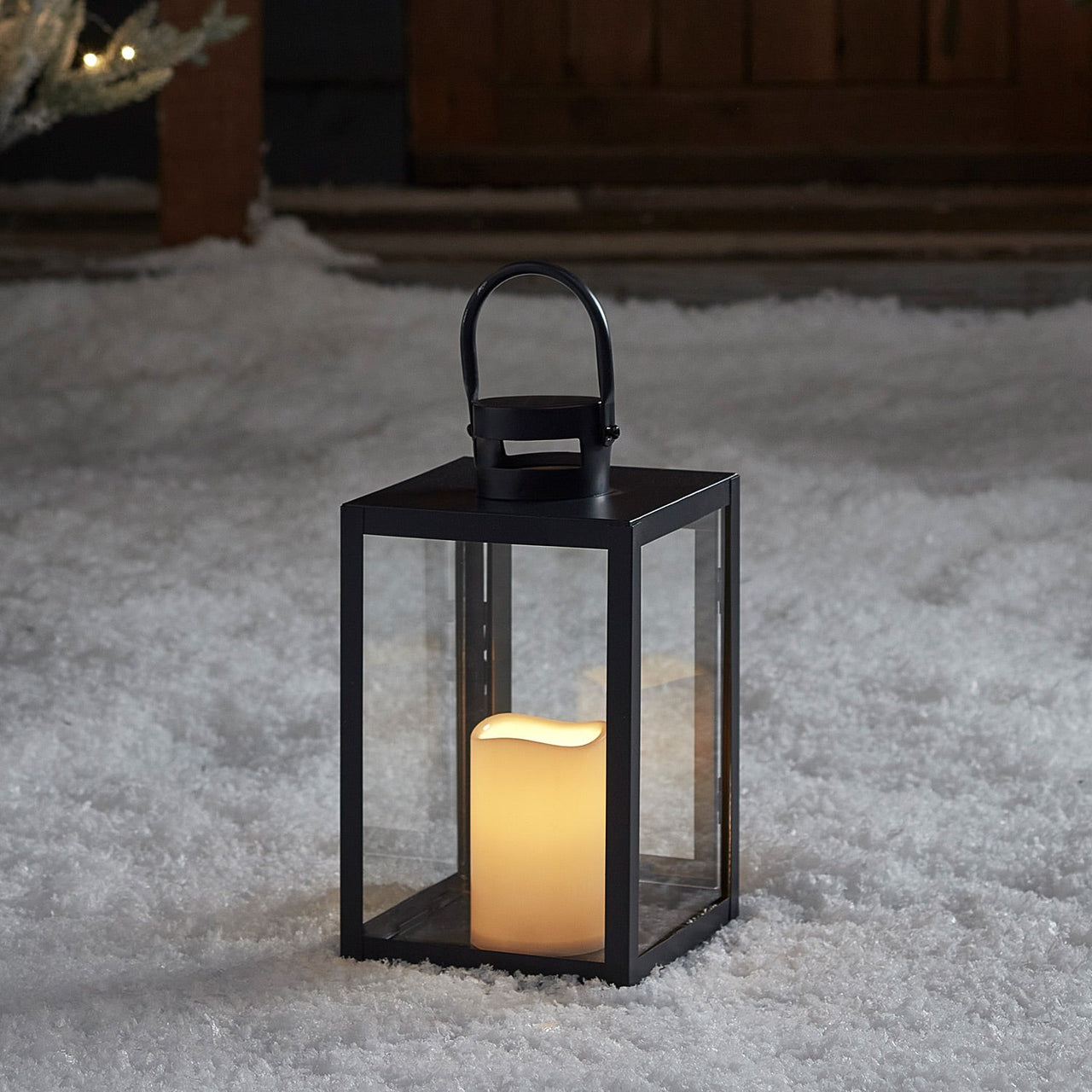 LA17002_LA17002_Malvern-Battery-Outdoor-Lantern-Christmas-Close-Up.jpg