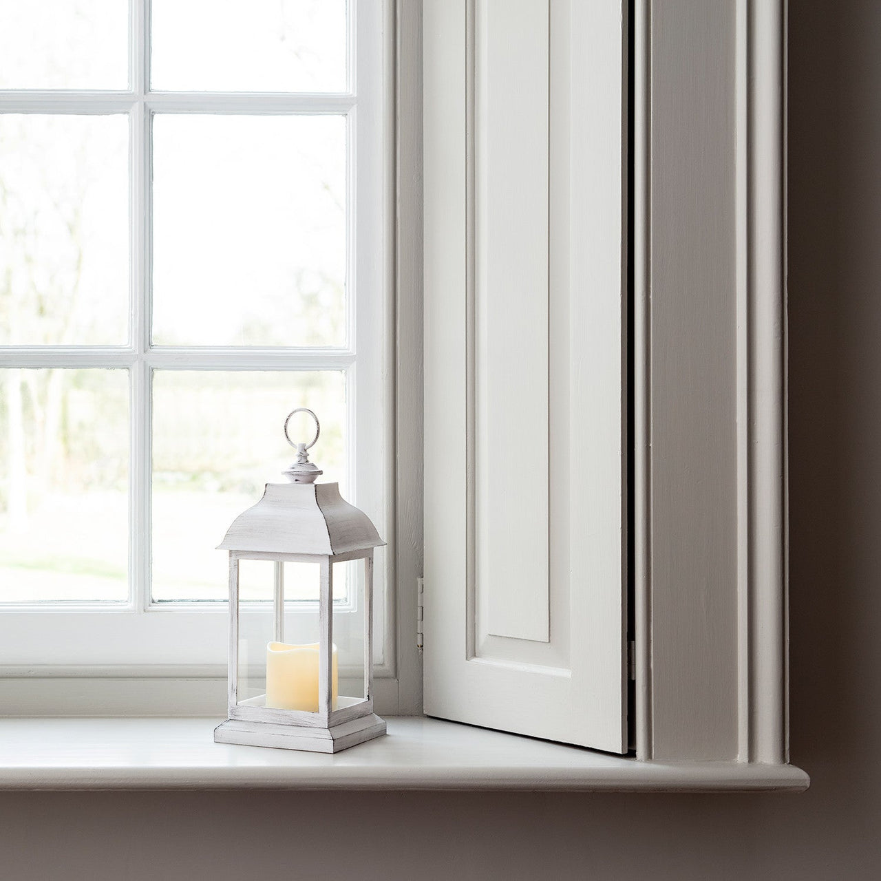 LA18003_Traditional-White-Indoor-Lantern-Window_P2.jpg