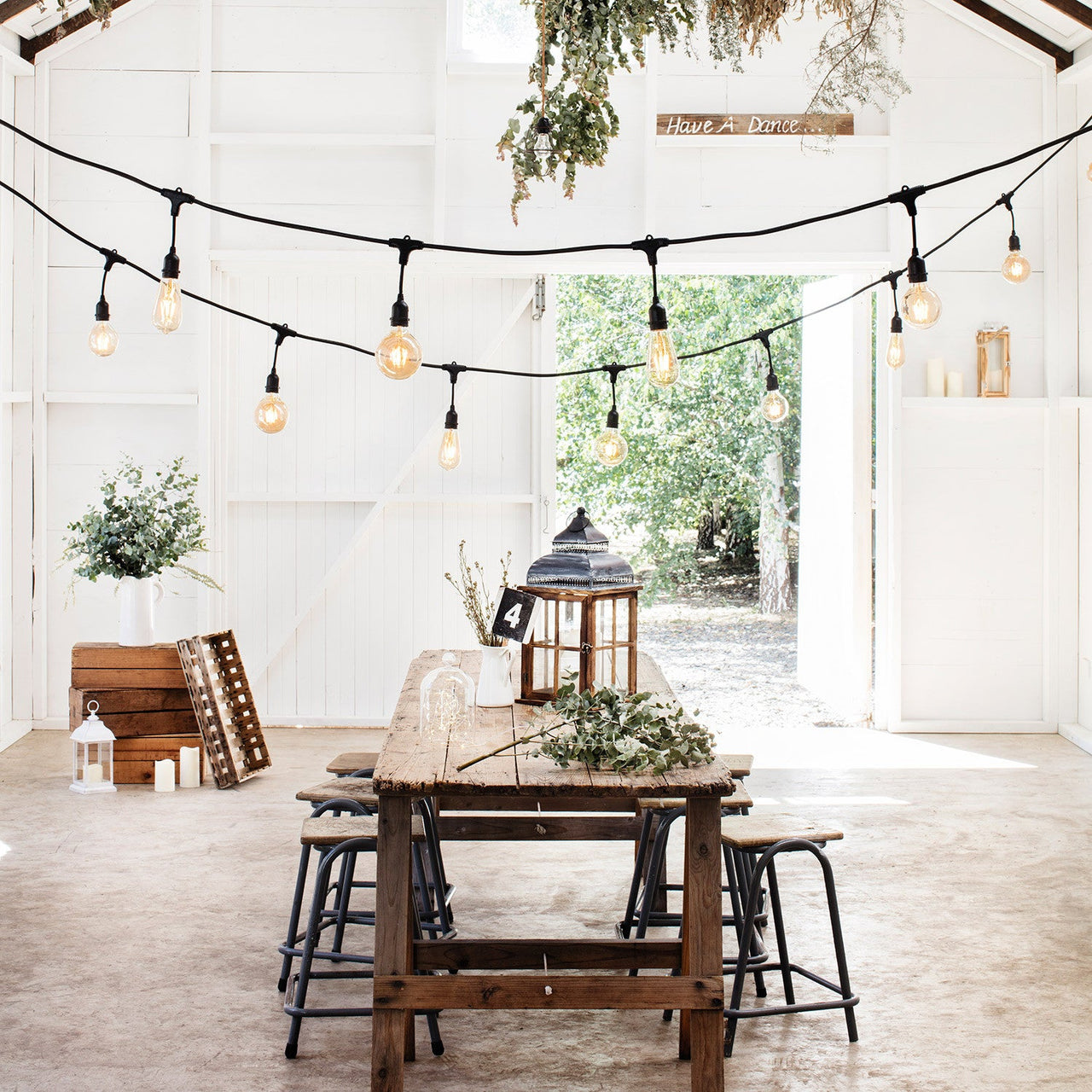 LA18003_Traditional-White-Lantern-Shelf-Indoor-Barn_P6.jpg