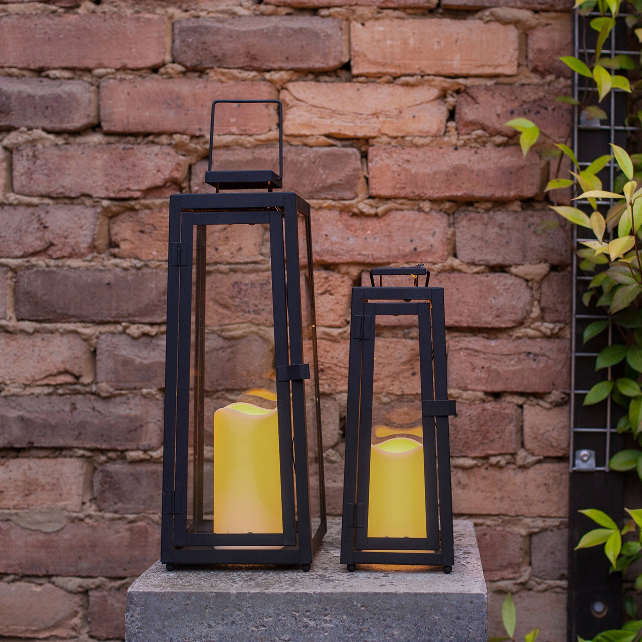 LA18012_Outdoor-Black-Battery-LED-Candle-Lantern-Garden-Courtyard-Shot_P5-_3__Rev.jpg