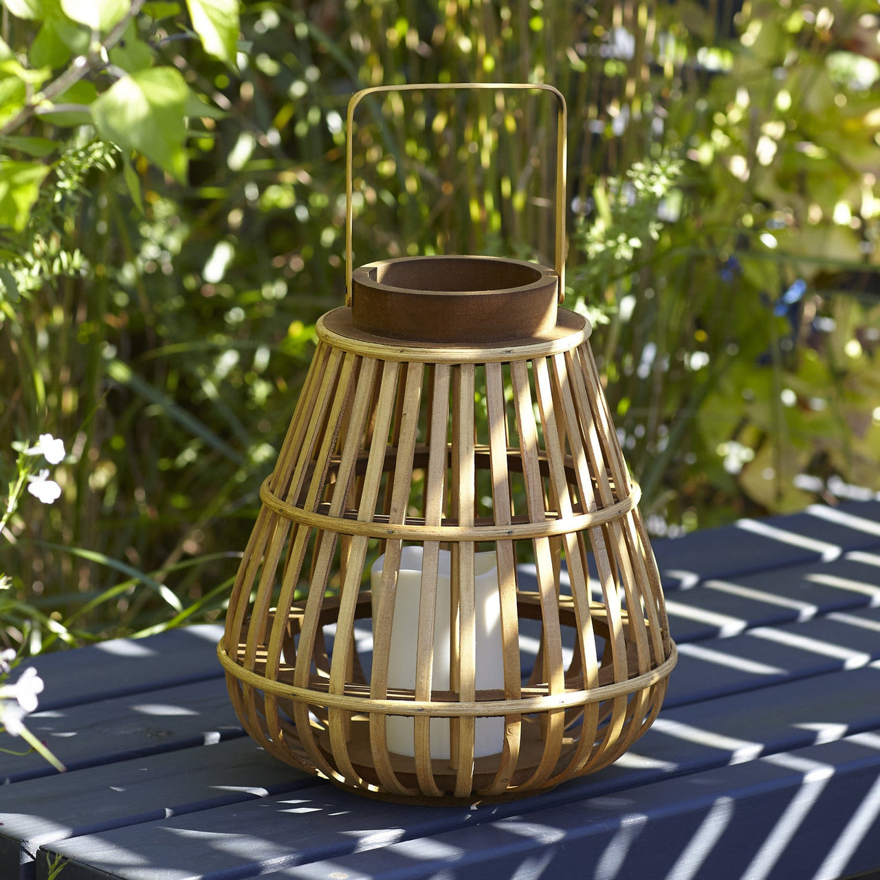 LA19006_Bamboo-LED-Battery-Candle-Lantern-Close_P2.jpg