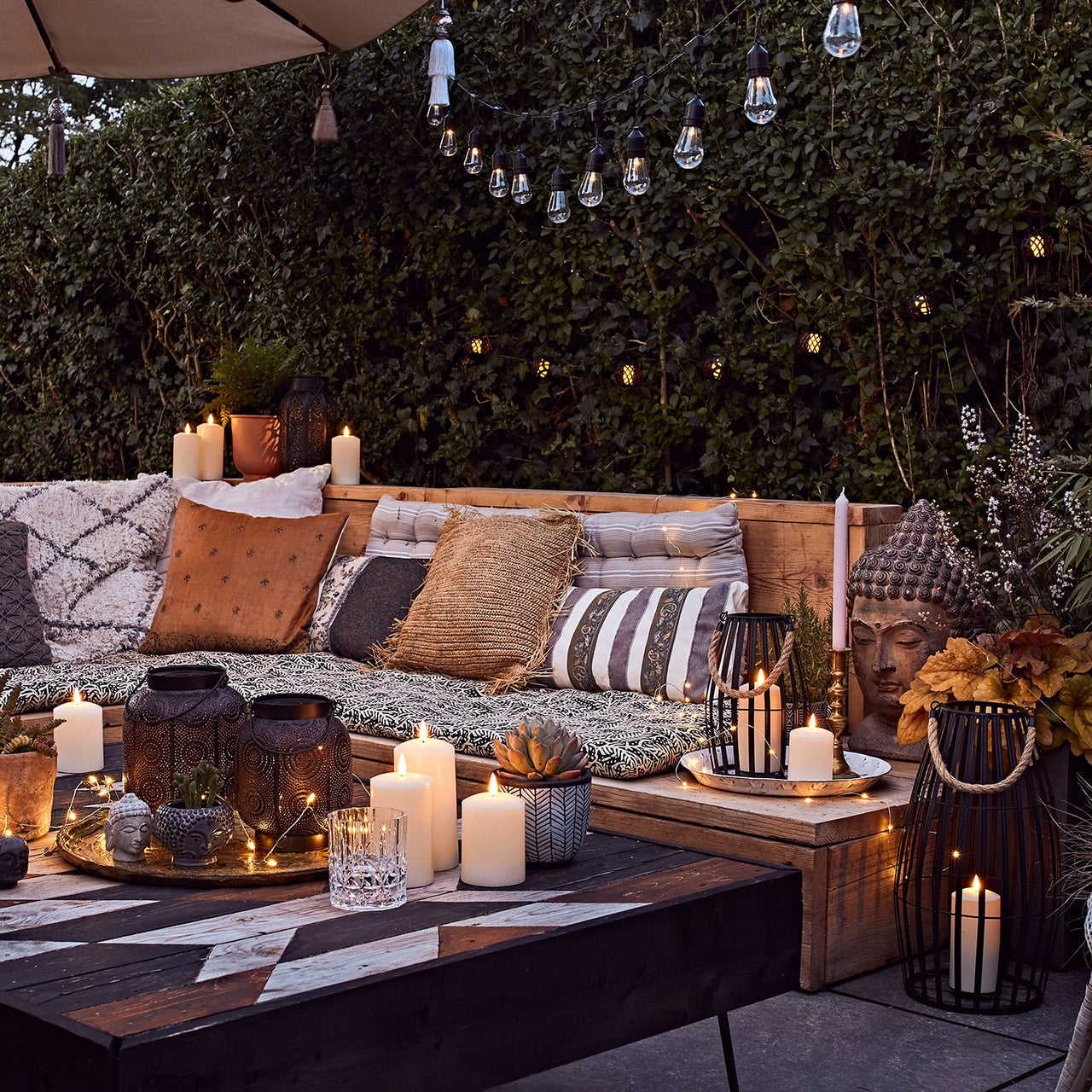 LA20019_garden-landscape-lanterns.jpg