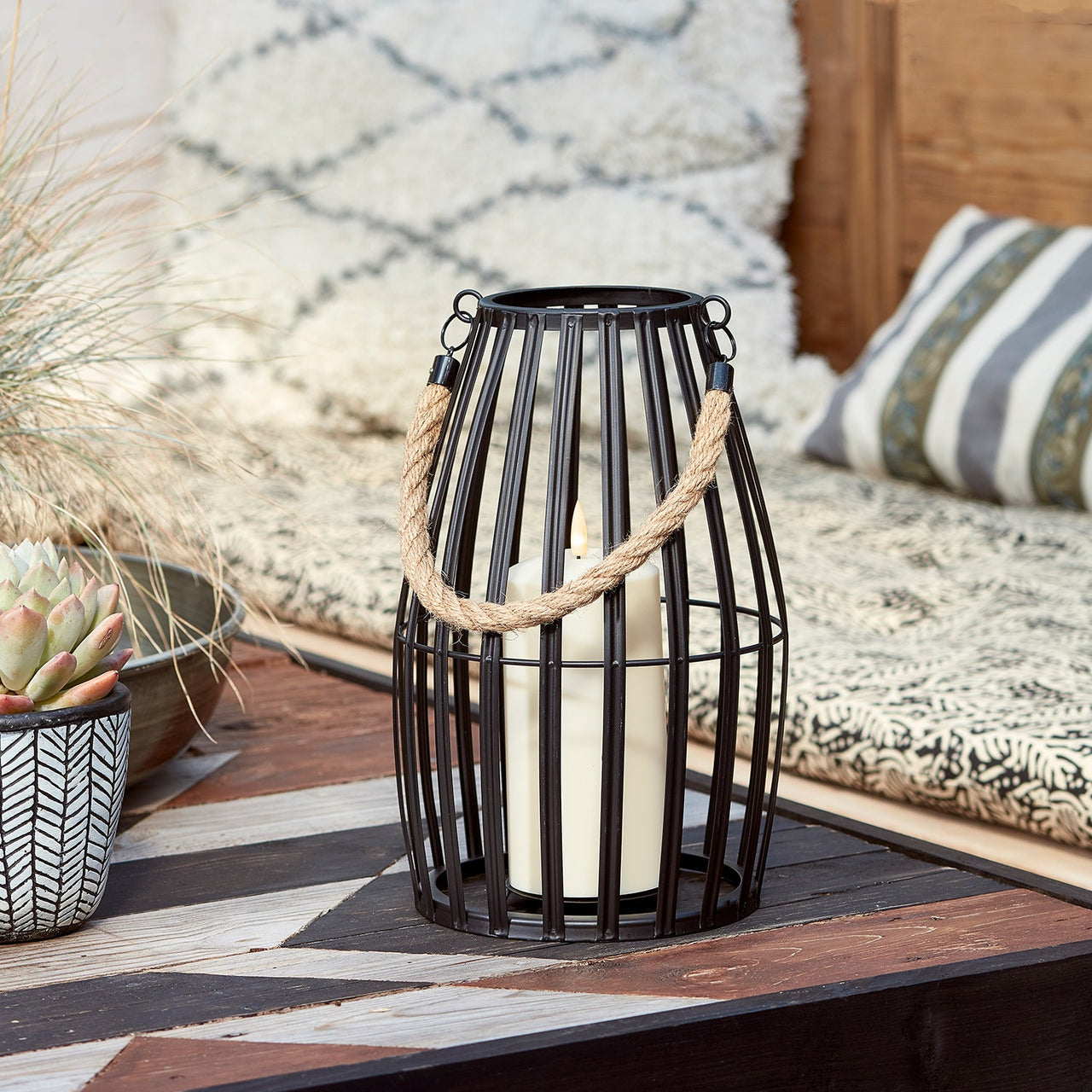 LA20019_small-black-metal-lantern-fixed-truglow-outdoor-p1_84fecc0f-75dc-4e59-82c2-966c1a83bd07.jpg