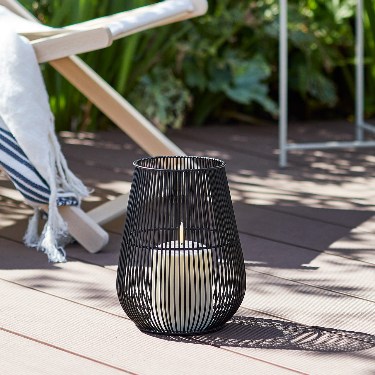 LA21010_Melbourne-Garden-Lantern-Illuminated-Terrace-Deckchair.jpg