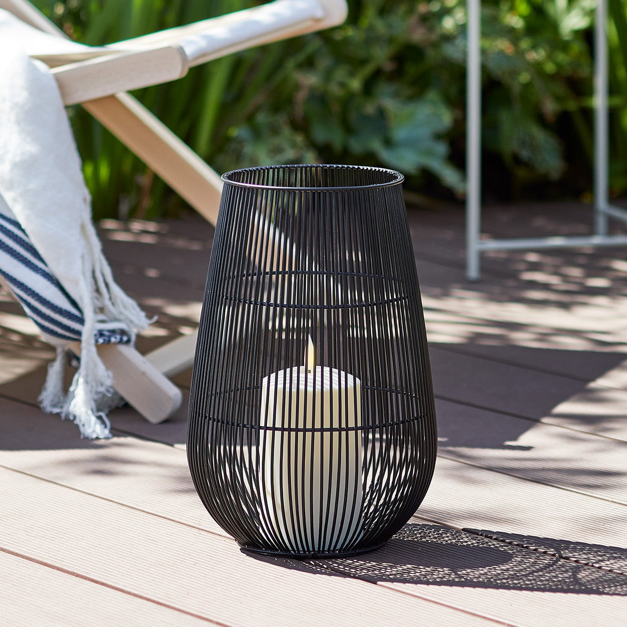 LA21011_Large-Melbourne-Garden-Lantern-Illuminated-Terrace-Deckchair.jpg