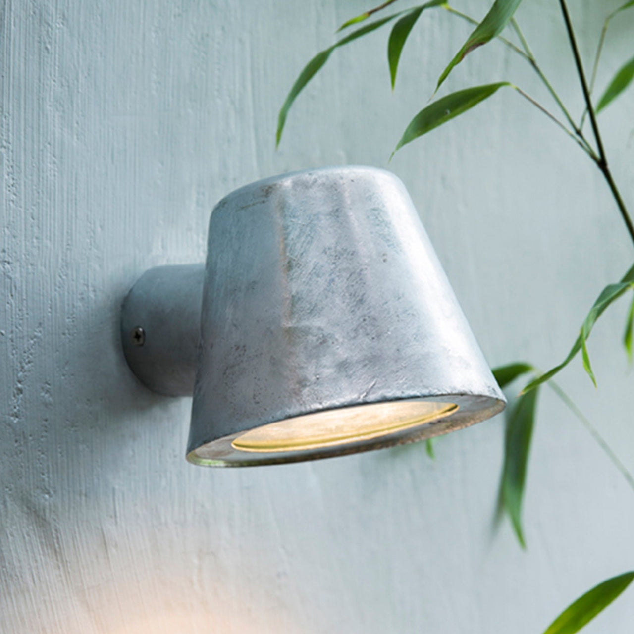 LAHP30_St-Ives-Mast-Light-Galvanised-Outdoor-Garden_P1.jpg