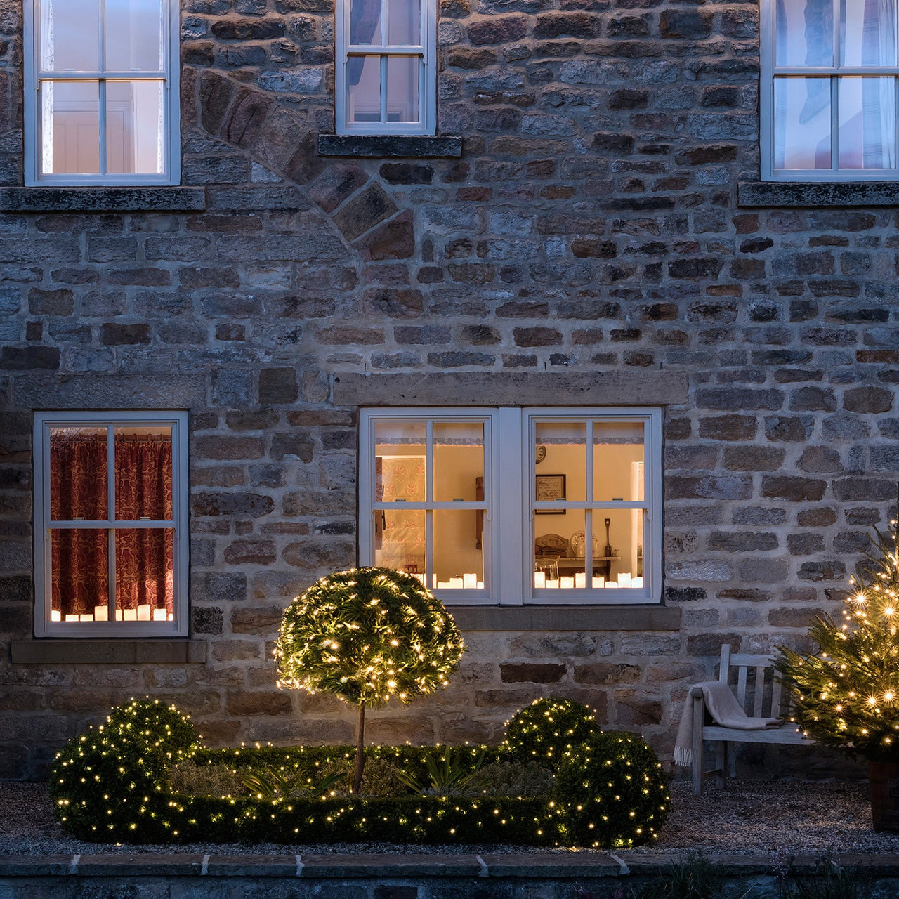 LL100YW_100-Warm-White-Outdoor-Battery-Lights-Christmas-House-1_P3.jpg