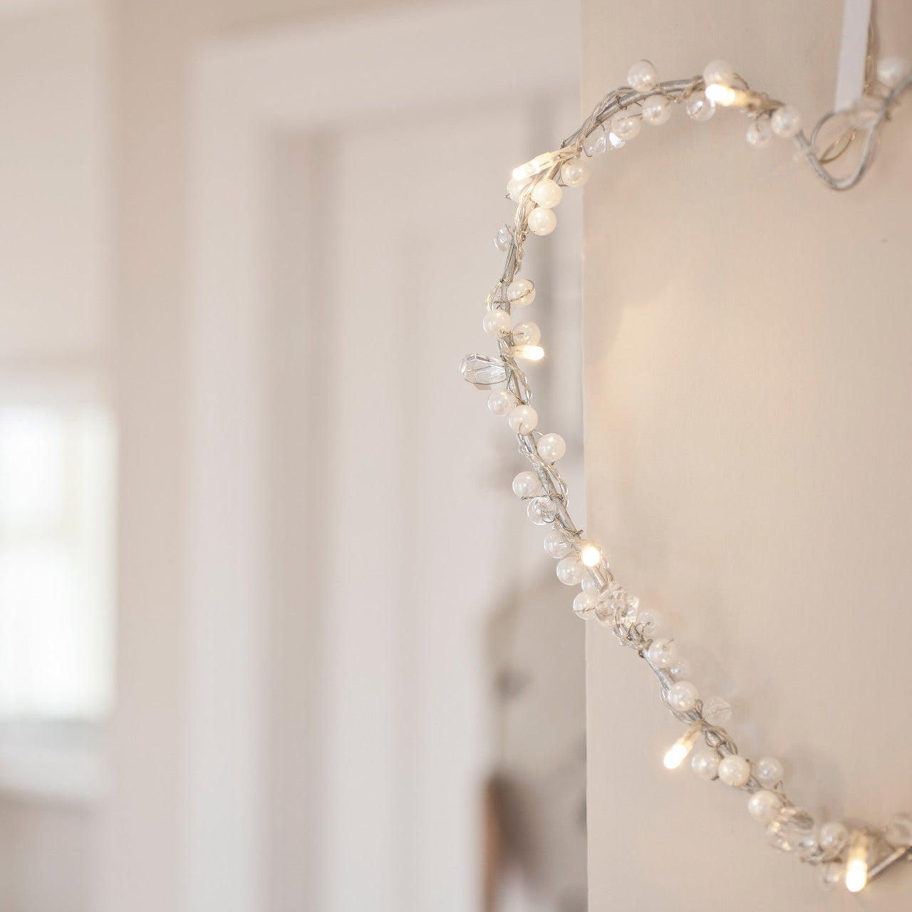 LL1310HEART_Battery-Operated-Fairy-Light-Heart-Wreath-Detail_P3.jpg