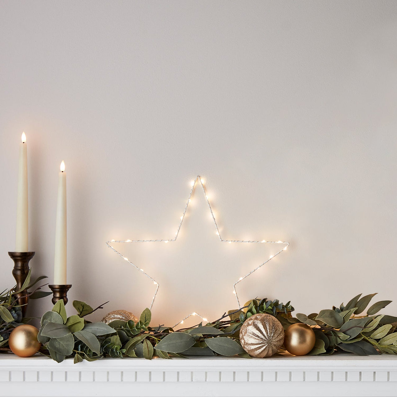 LL16003_Osby-Window-Star-Light-Small-Mantlepiece-Christmas.jpg