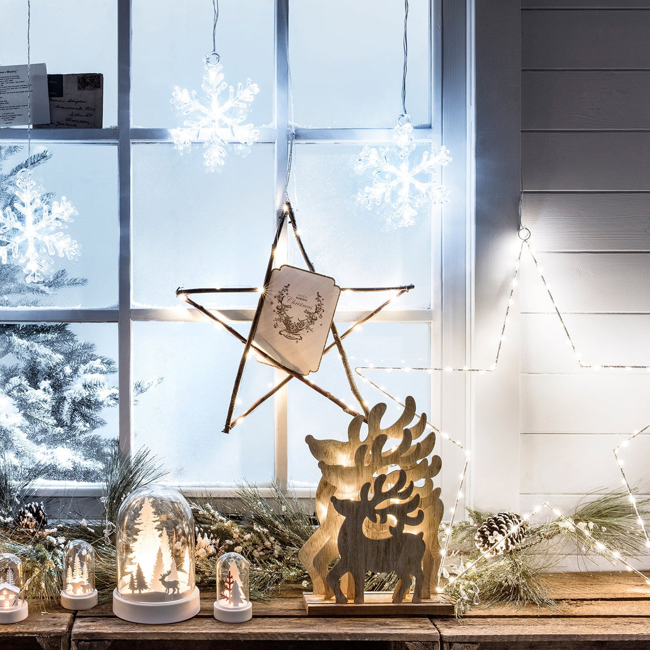 LL16005_Stockholm-Snowflake-Window-Lights-Lifestyle_P2.jpg