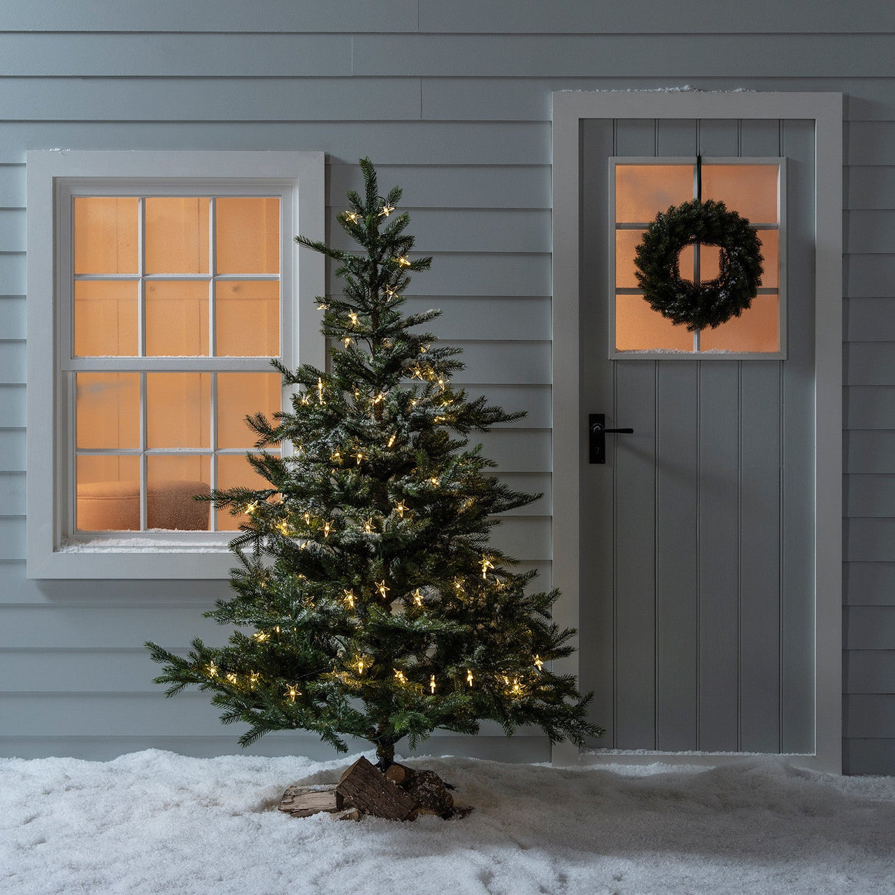 LL18021_100-Star-Outdoor-Fairy-Lights-Christmas-Tree-Door_P2.jpg