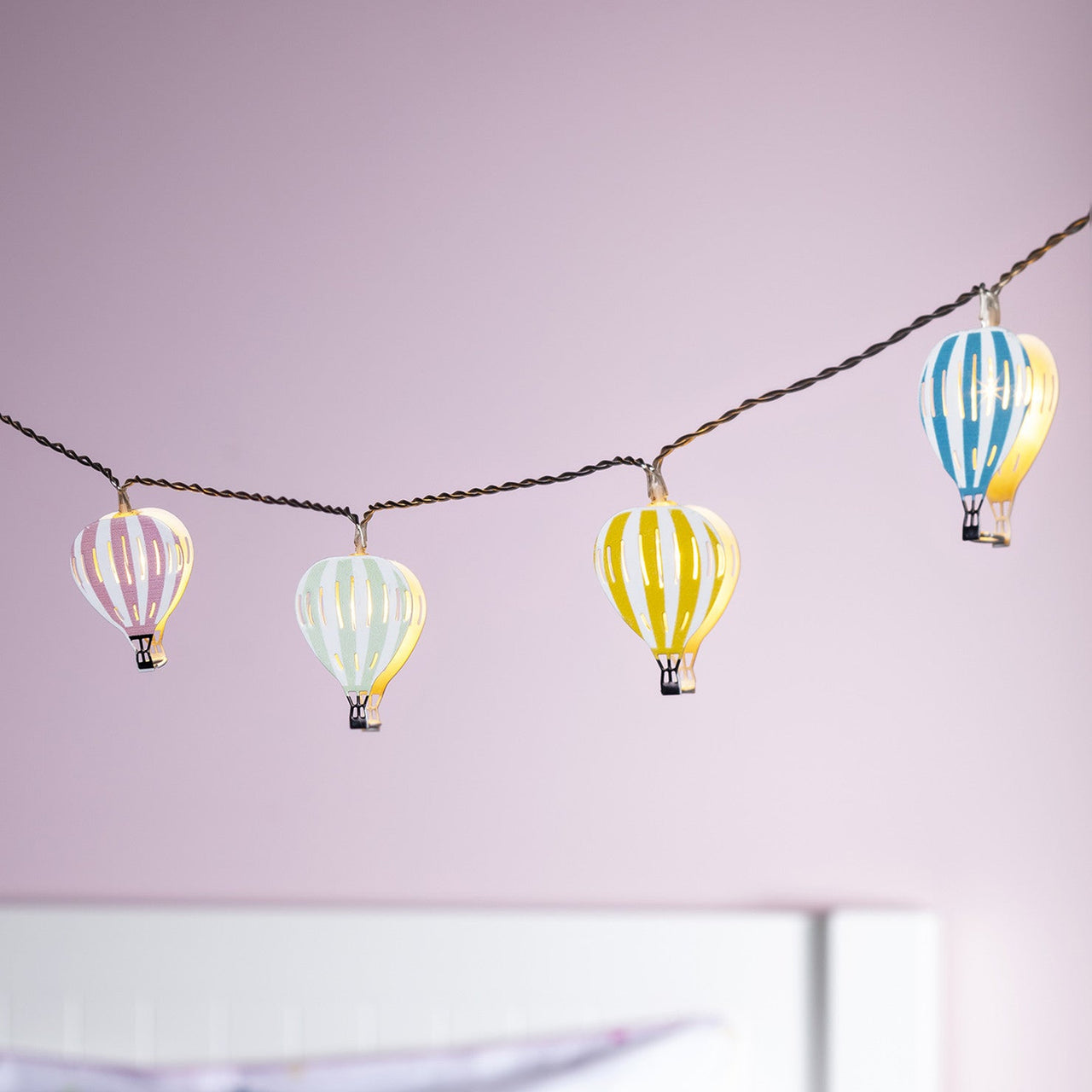 LL19009_Hot-Air-Balloon-String-Lights-Close_P1.jpg