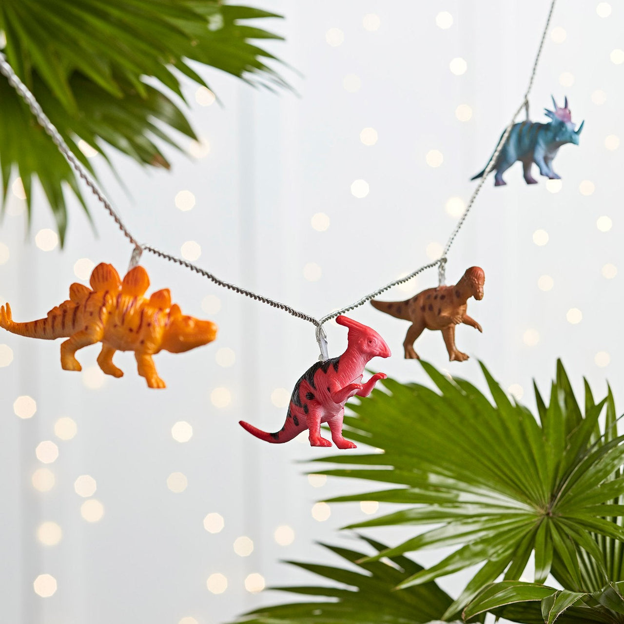 LL20003_12-LED-Plastic-Dinosaur-String-Lights_2000x2000_d9ebd502-d050-4ef1-b961-775f300b15b5.jpg